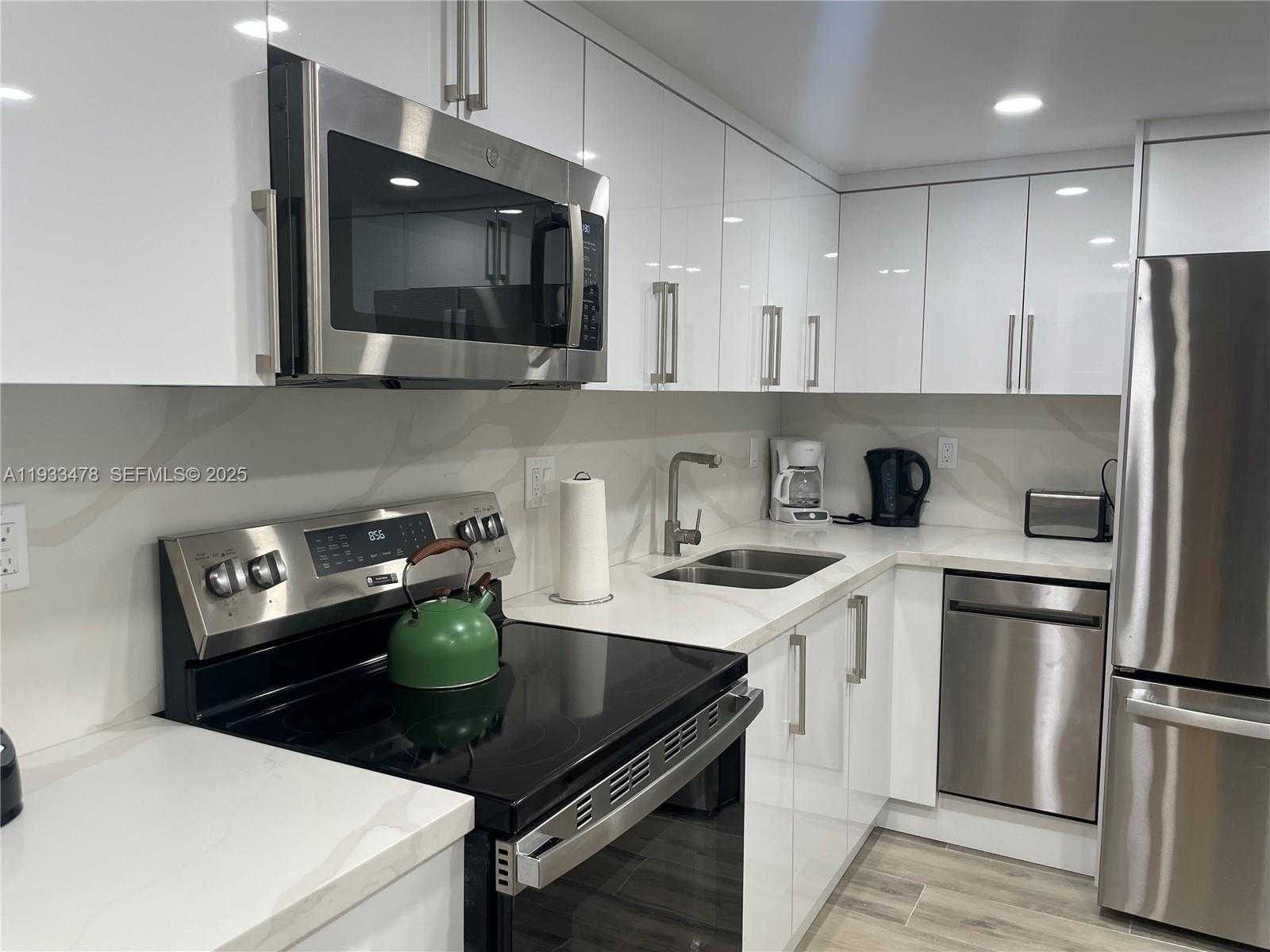 Small Image of 2030 SOUTH OCEAN DR #805, Hallandale Beach Number 3