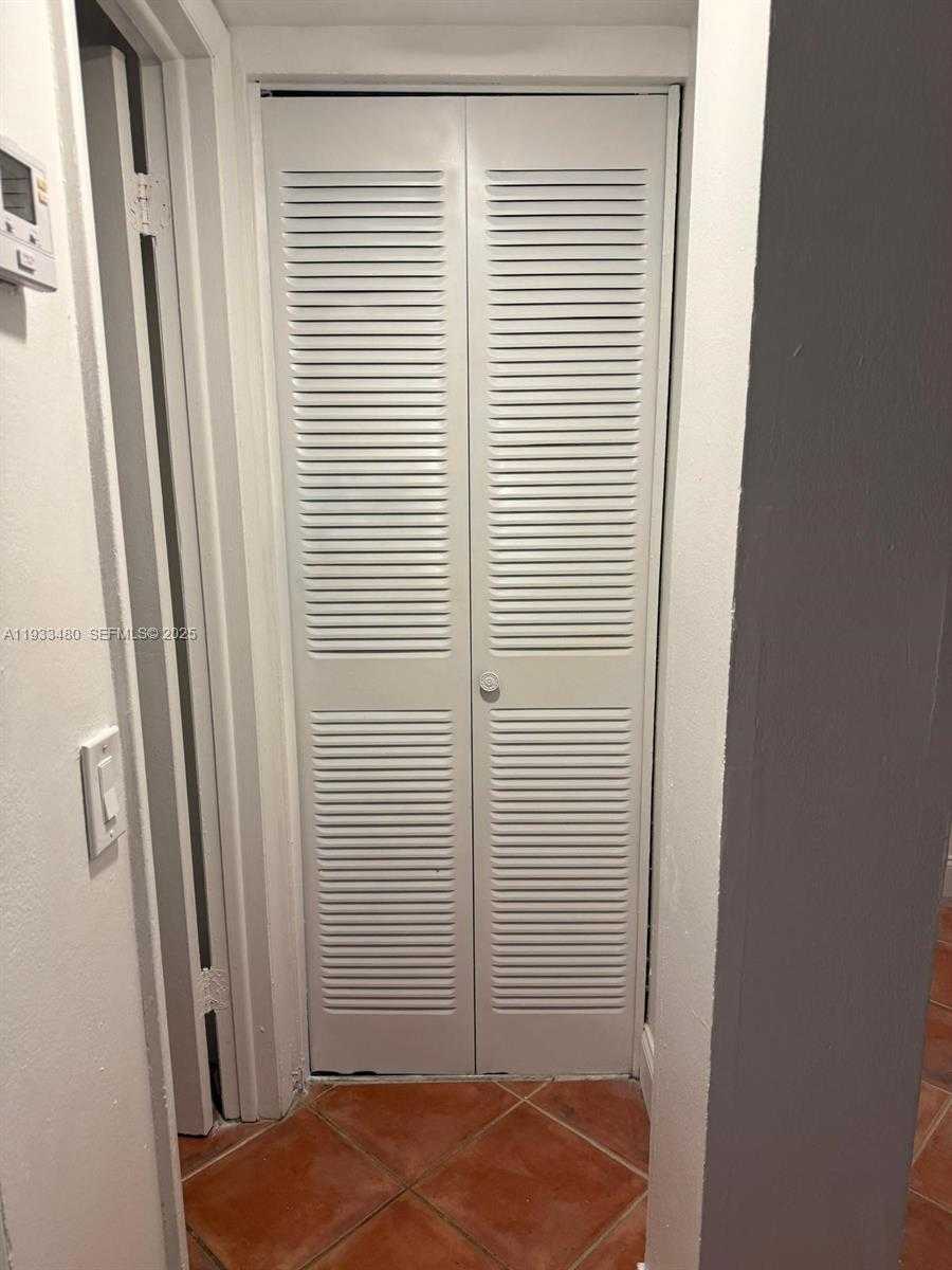 Small Image of 1801 SOUTH TREASURE DR #320, North Bay Village Number 12