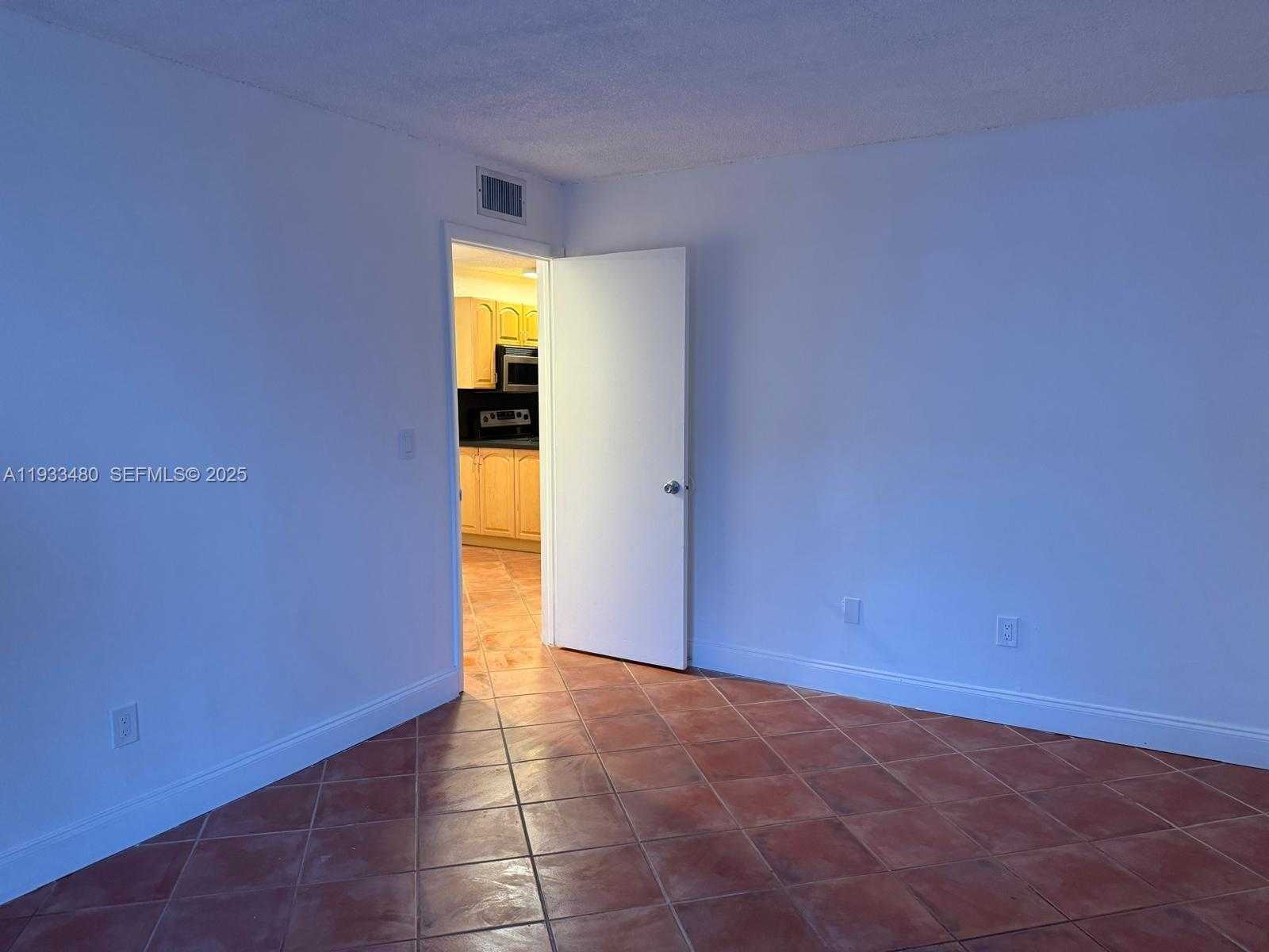 Small Image of 1801 SOUTH TREASURE DR #320, North Bay Village Number 14