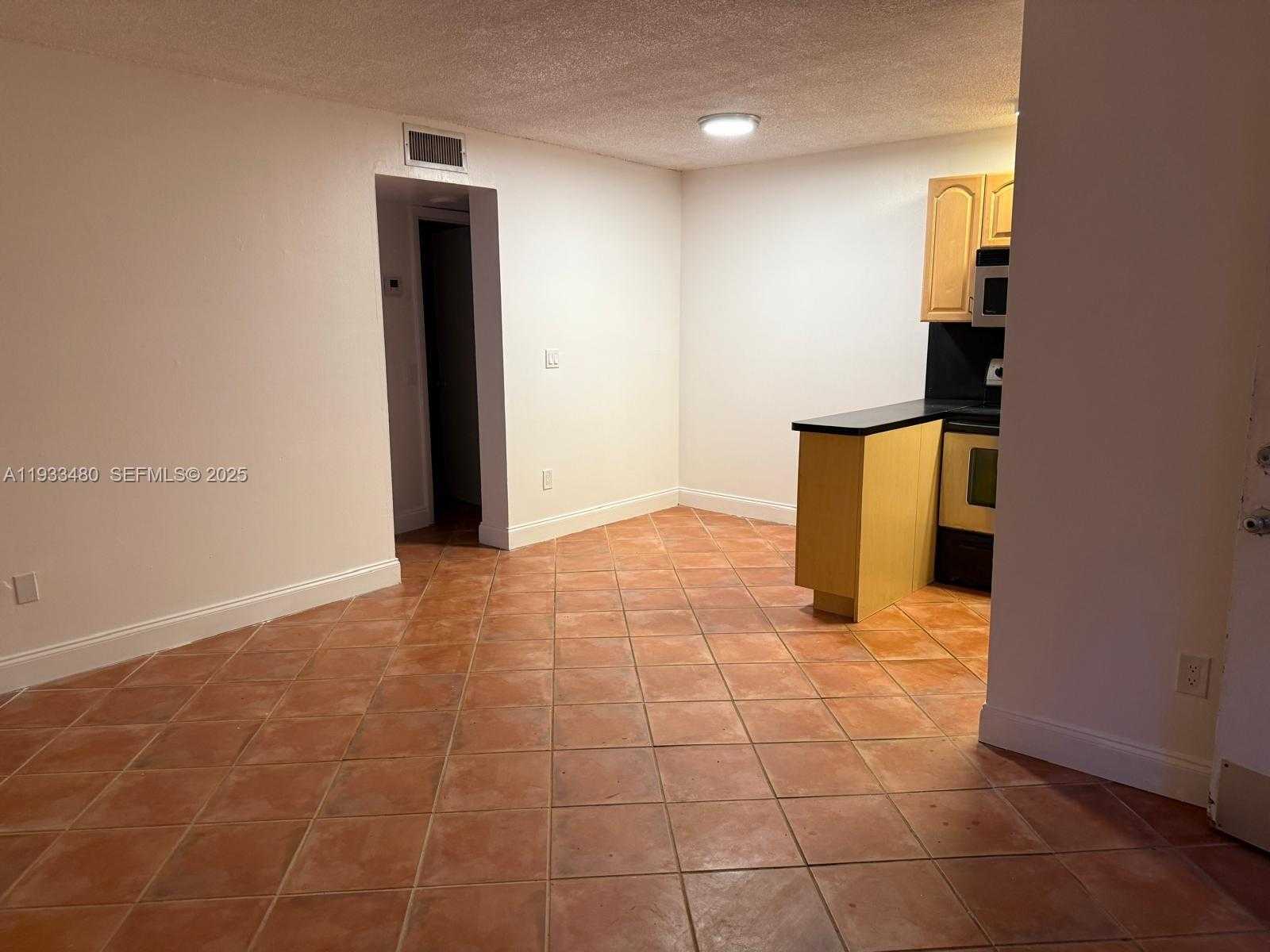 Small Image of 1801 SOUTH TREASURE DR #320, North Bay Village Number 5