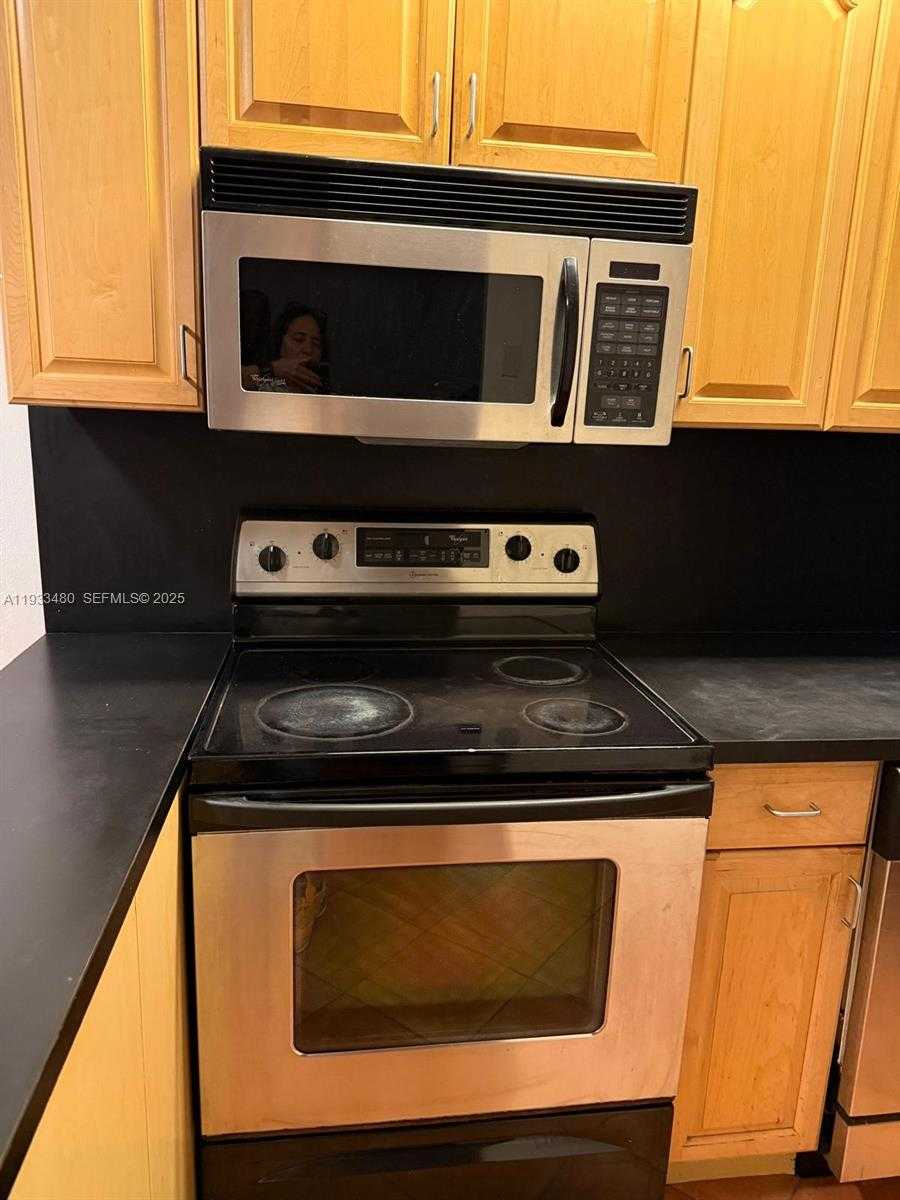 Small Image of 1801 SOUTH TREASURE DR #320, North Bay Village Number 8