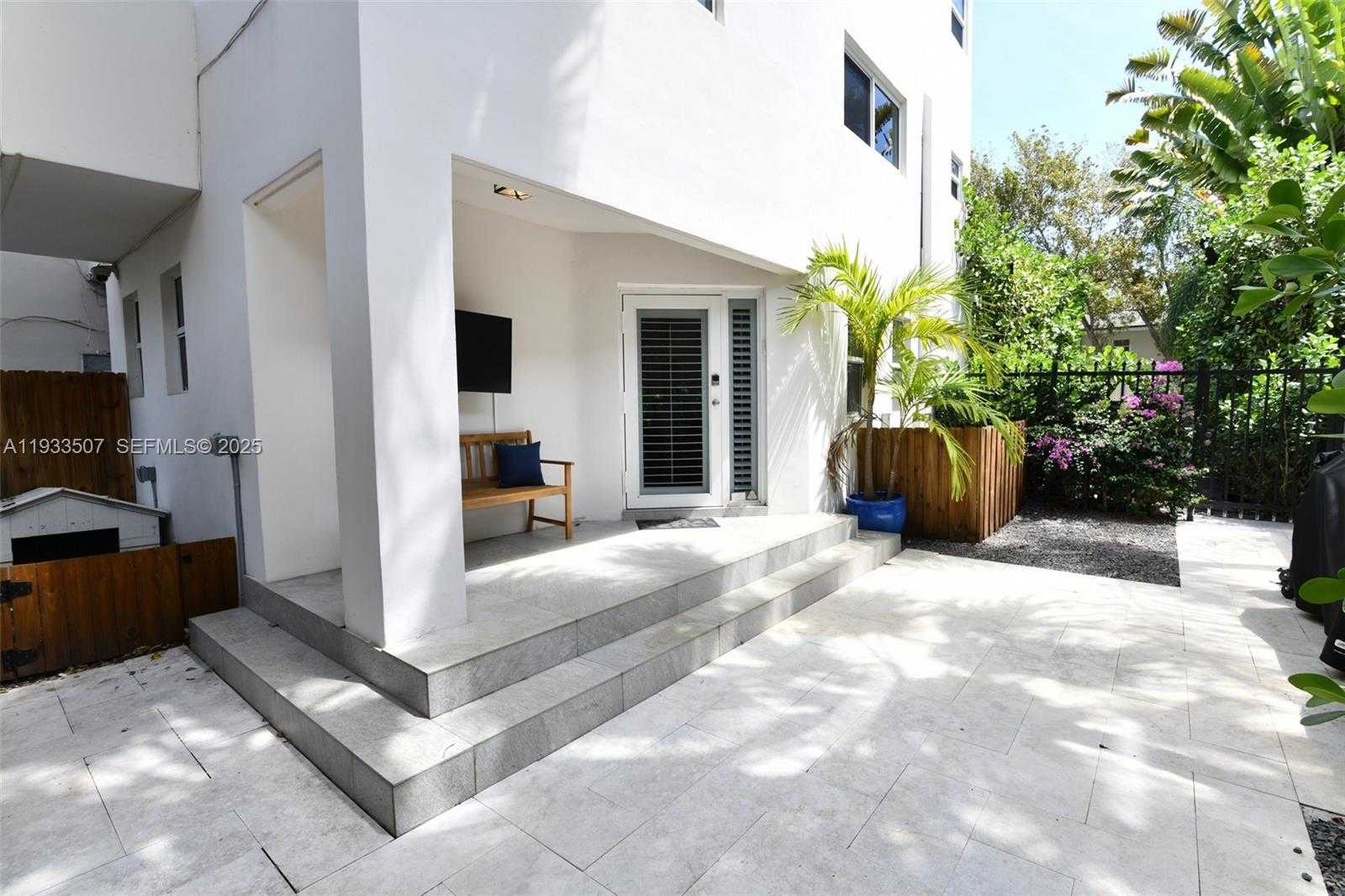 Small Image of 2918 BIRD AVE #5, Miami Number 14