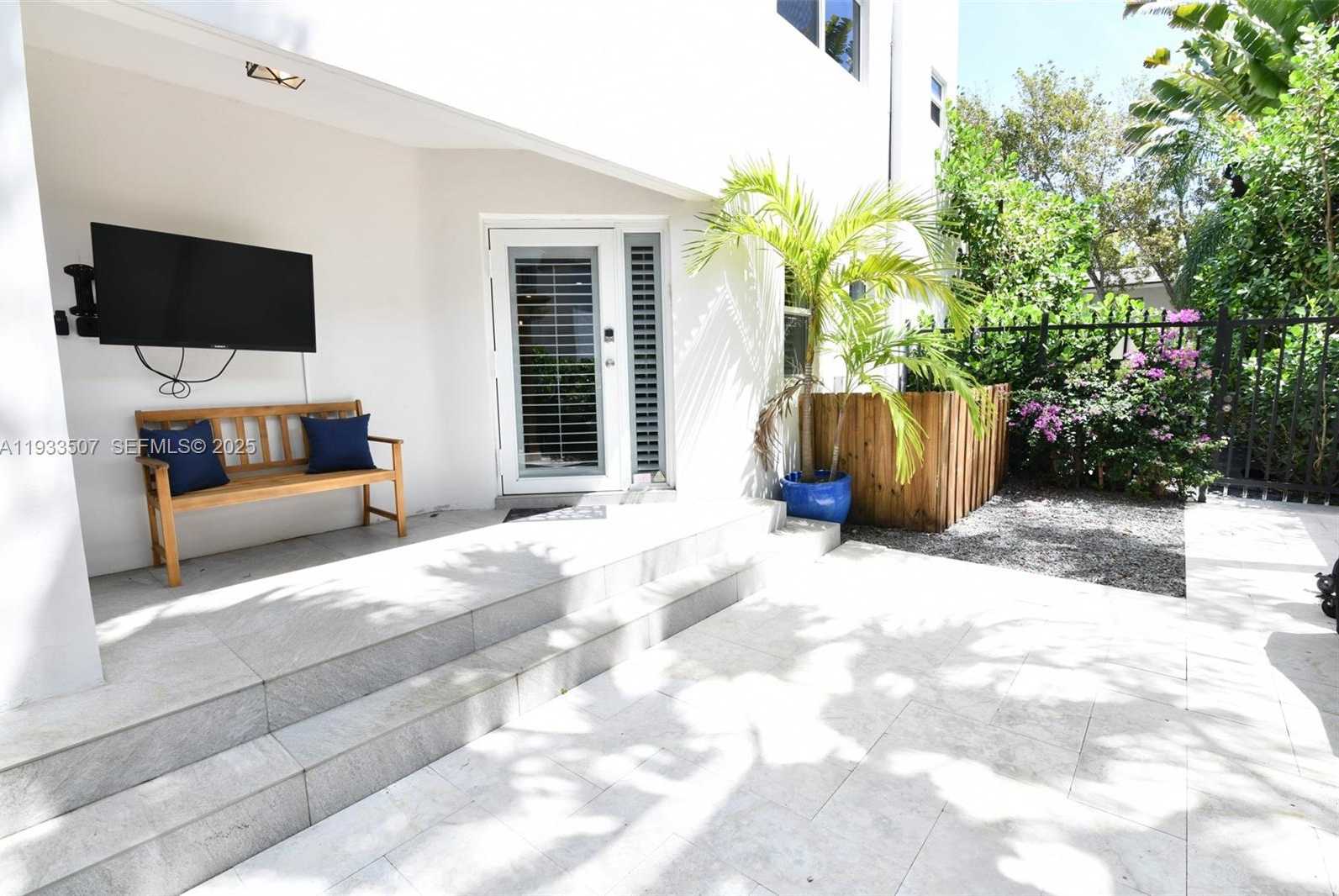 Small Image of 2918 BIRD AVE #5, Miami Number 15