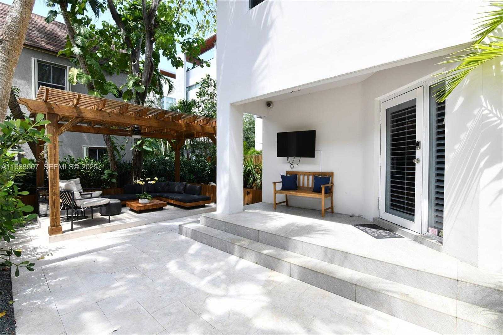 Small Image of 2918 BIRD AVE #5, Miami Number 16