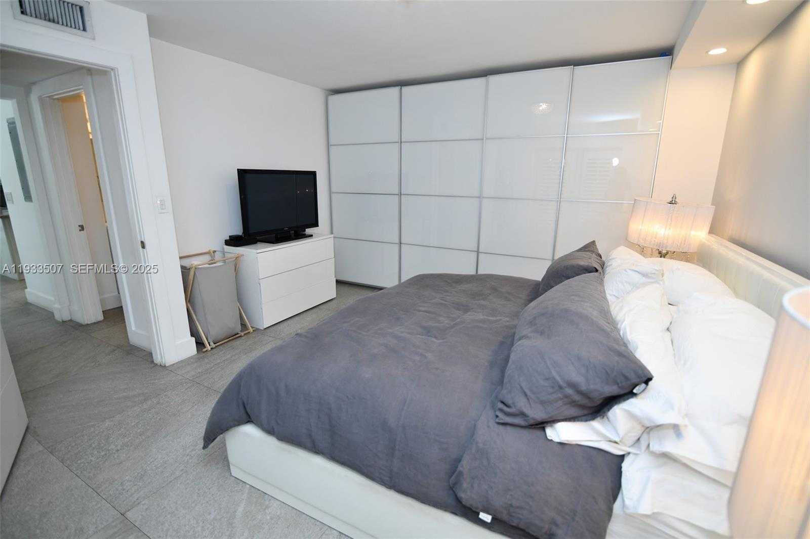 Small Image of 2918 BIRD AVE #5, Miami Number 19