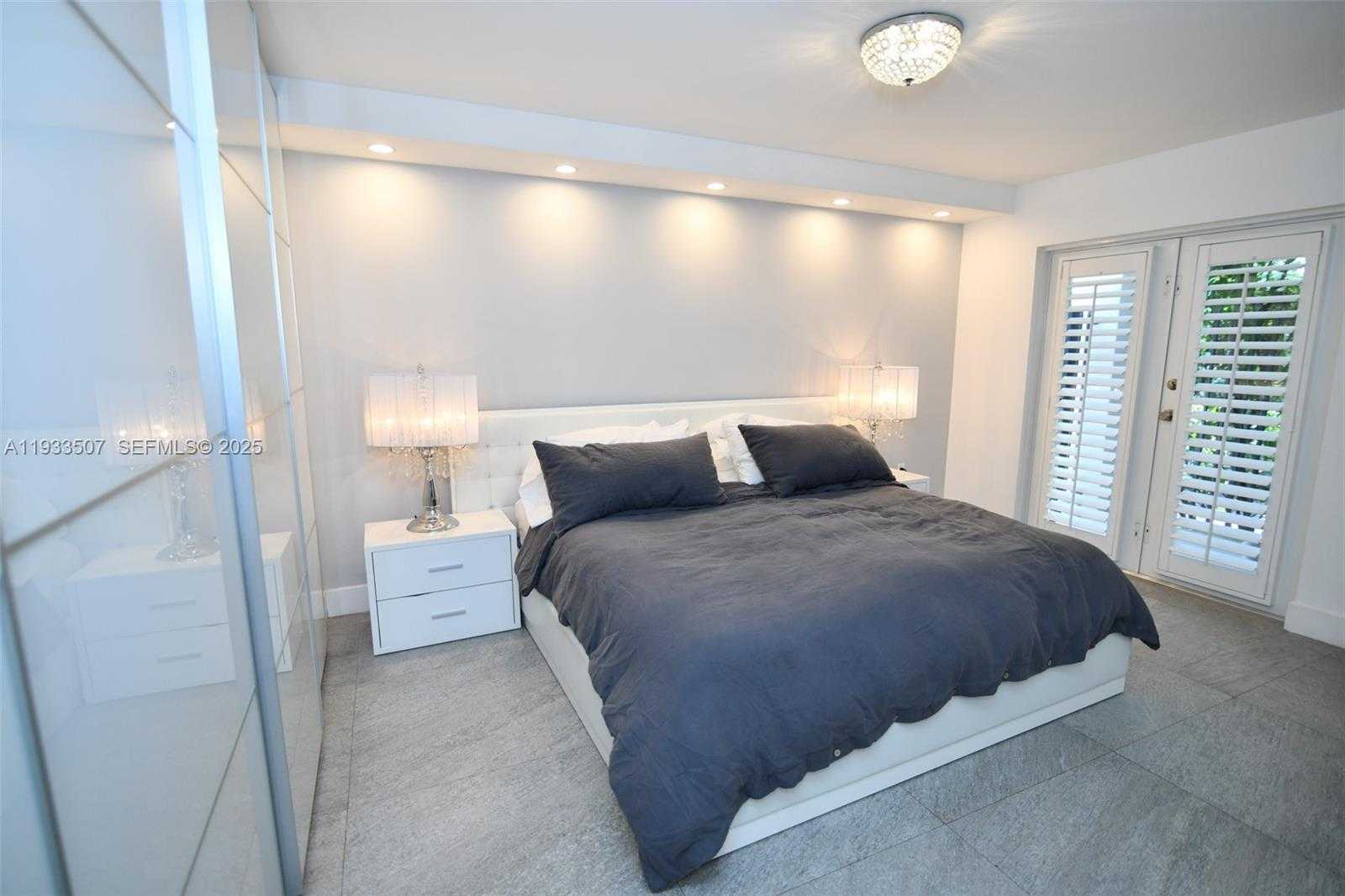 Small Image of 2918 BIRD AVE #5, Miami Number 20