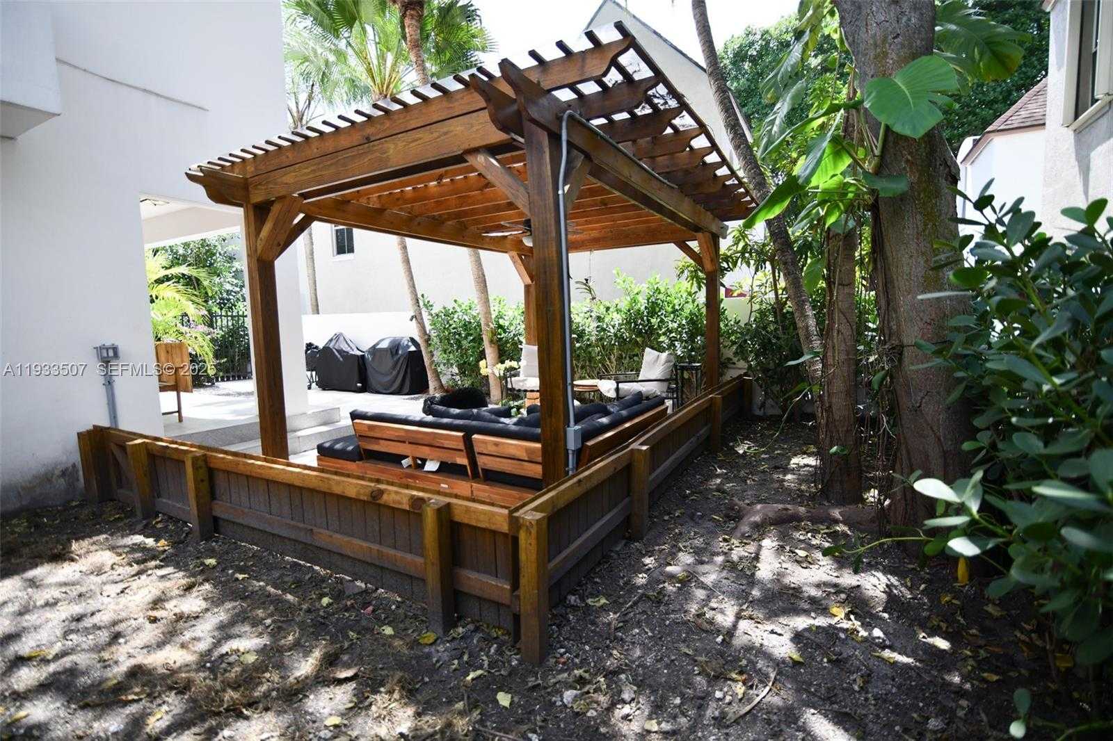 Small Image of 2918 BIRD AVE #5, Miami Number 27