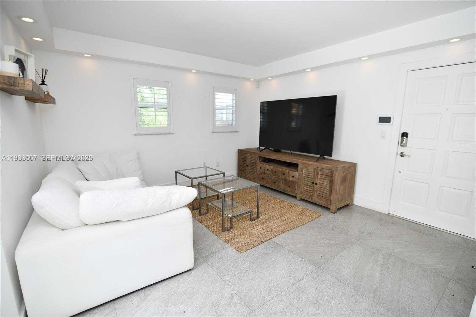 Small Image of 2918 BIRD AVE #5, Miami Number 8