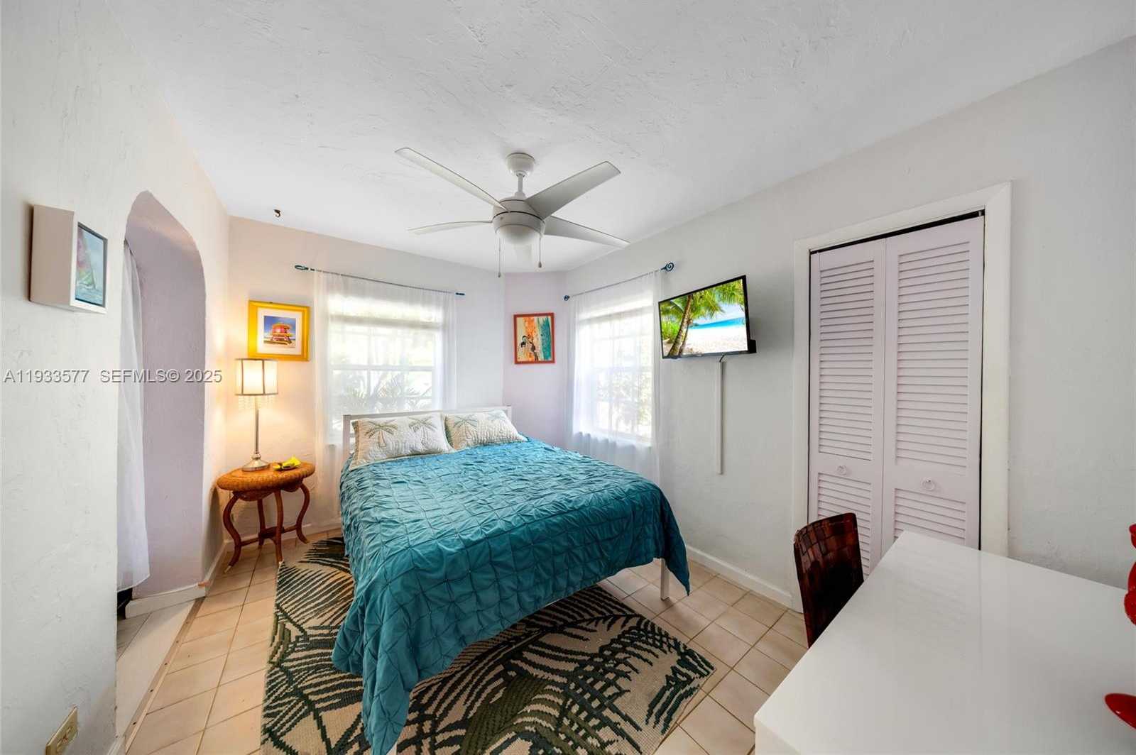 Small Image of 1840 TIGERTAIL AVE, Miami Number 13