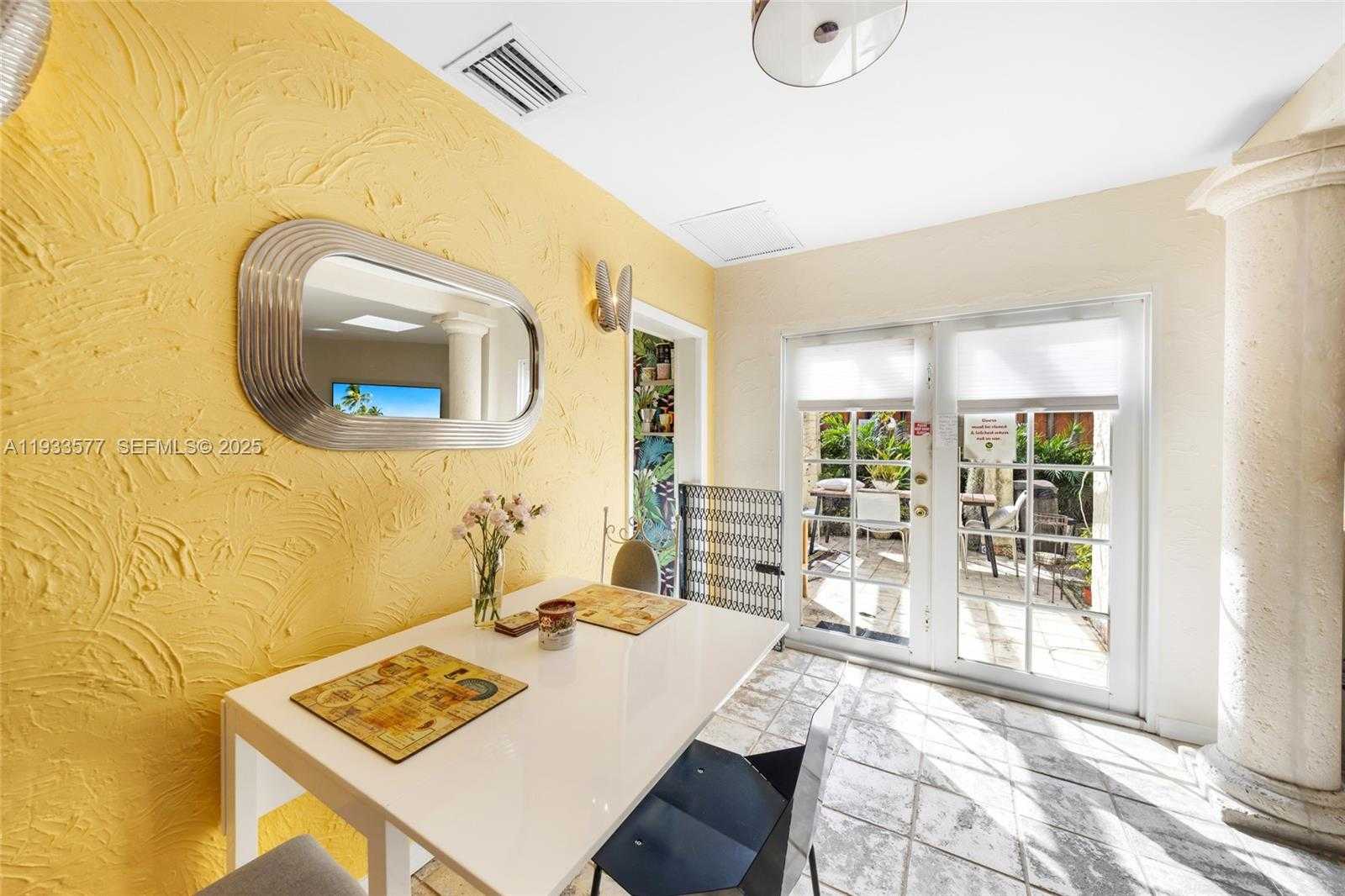 Small Image of 1840 TIGERTAIL AVE, Miami Number 17