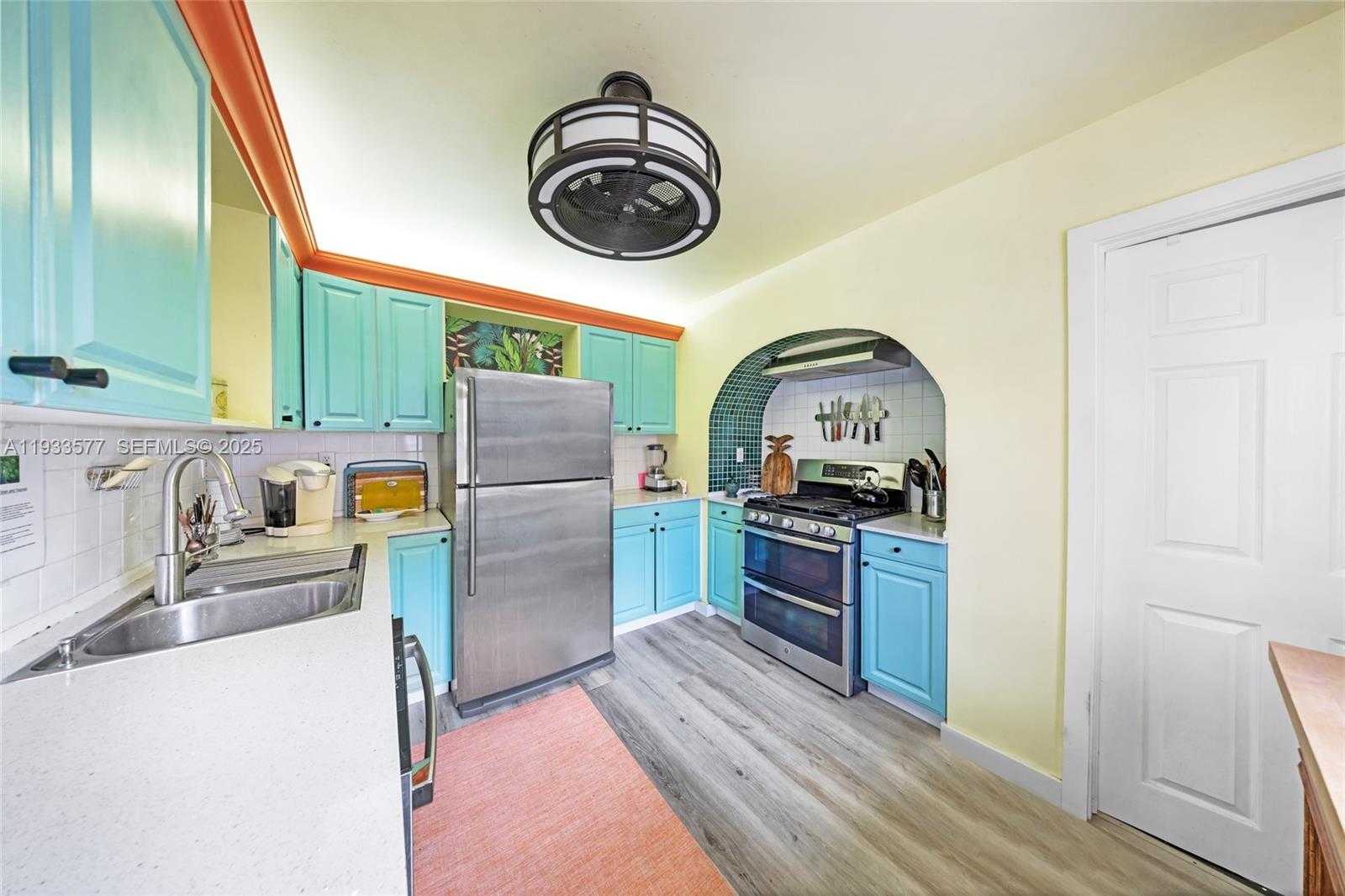 Small Image of 1840 TIGERTAIL AVE, Miami Number 22