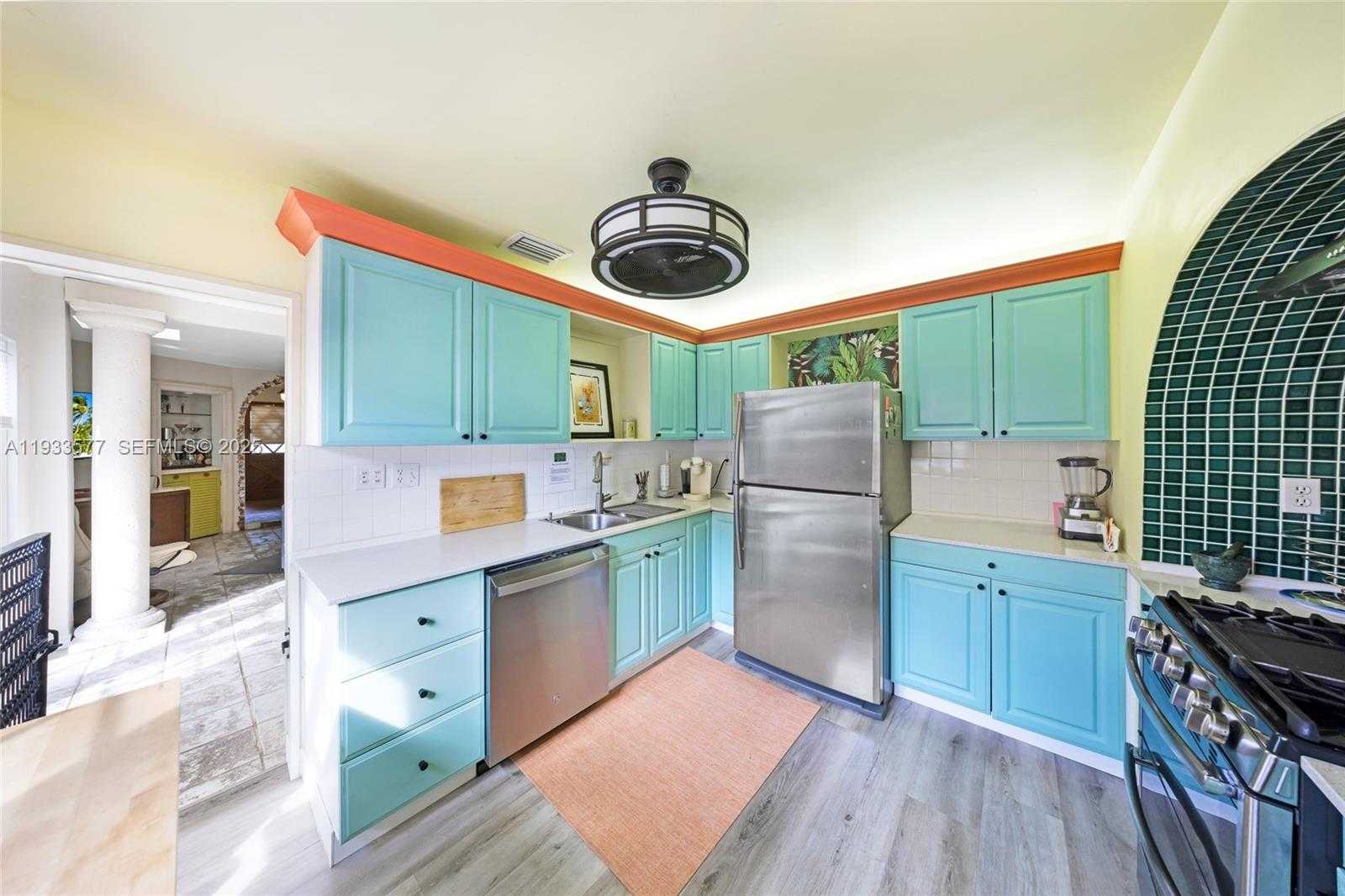 Small Image of 1840 TIGERTAIL AVE, Miami Number 23