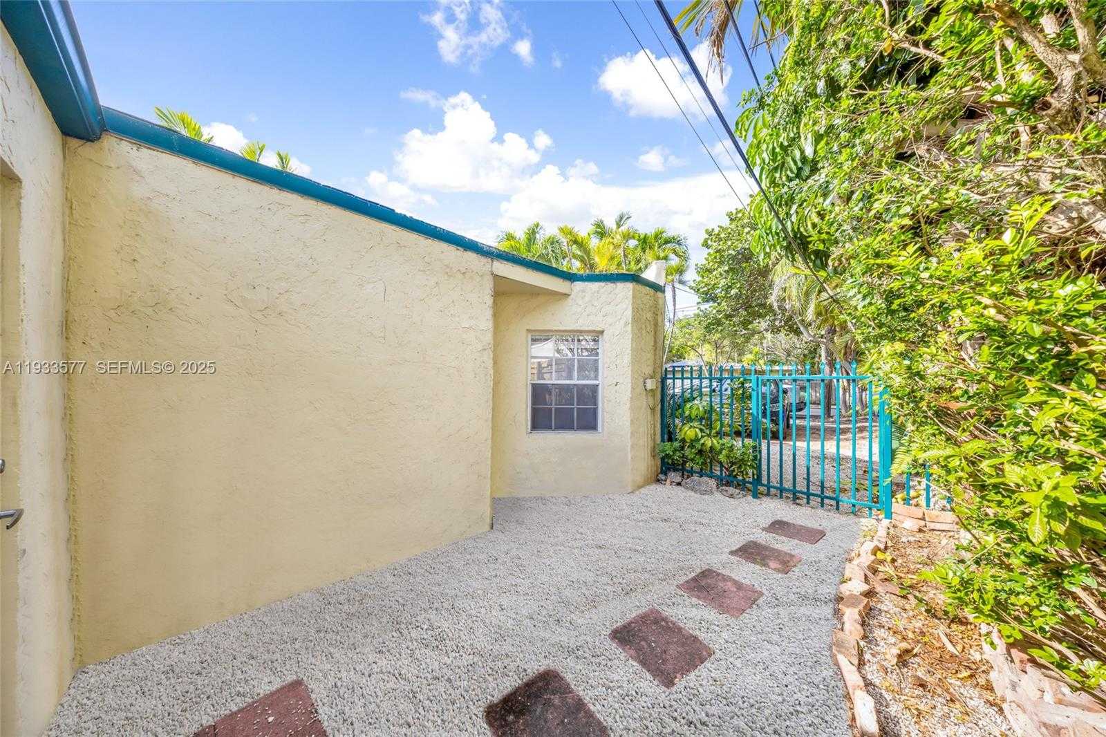Small Image of 1840 TIGERTAIL AVE, Miami Number 29