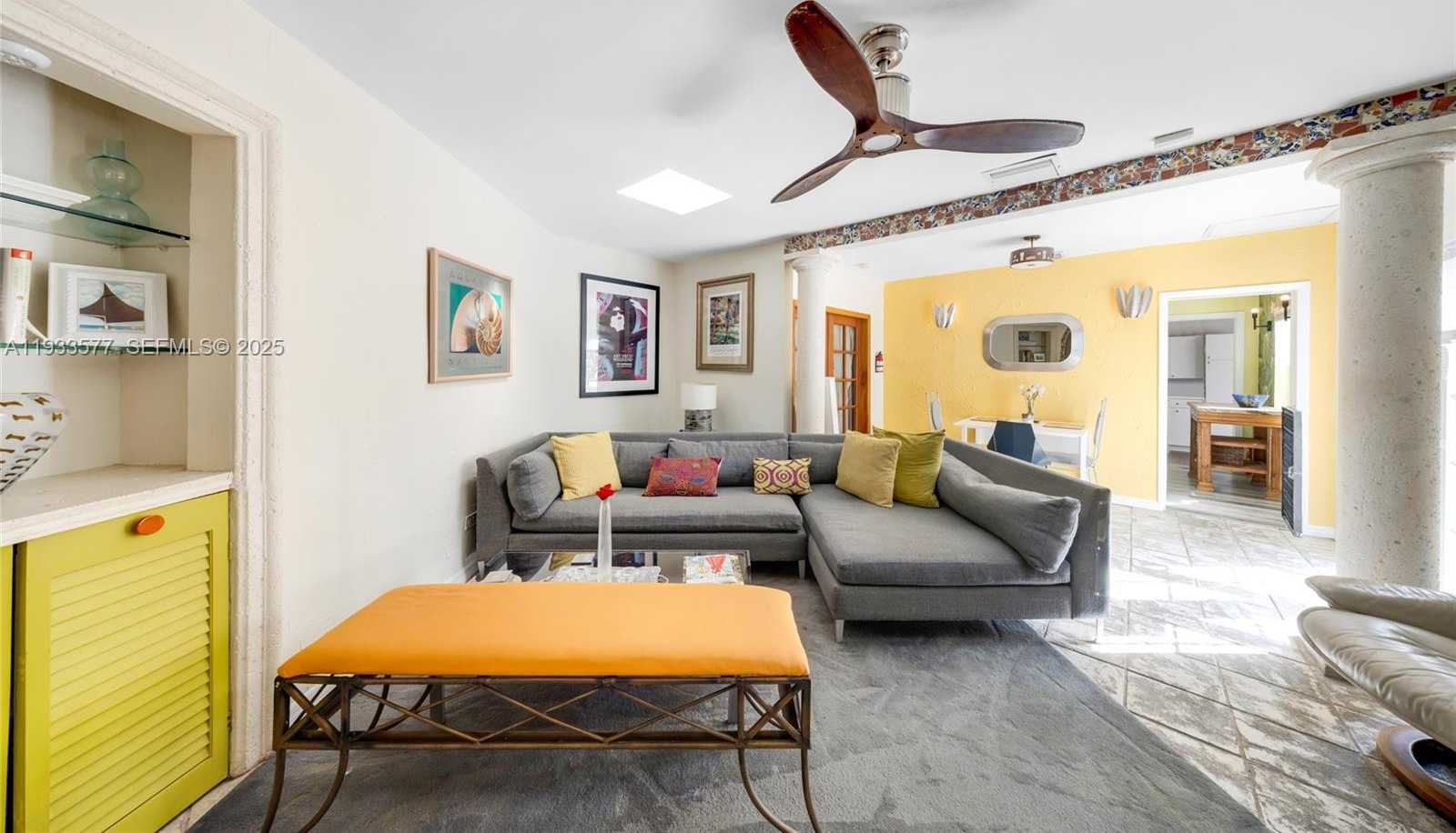 Small Image of 1840 TIGERTAIL AVE, Miami Number 3