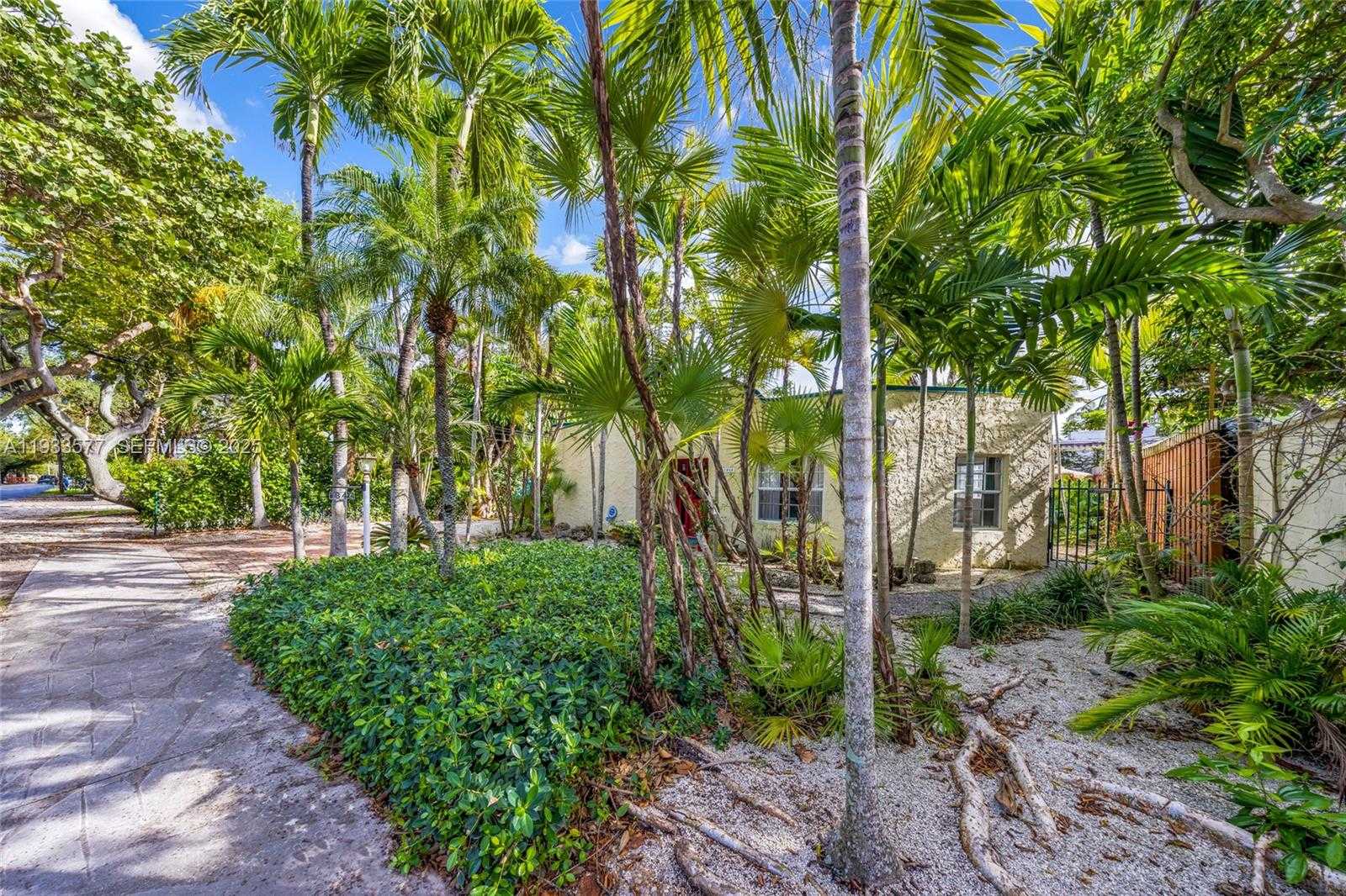 Small Image of 1840 TIGERTAIL AVE, Miami Number 32