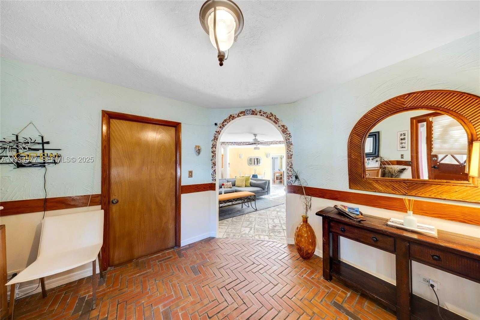 Small Image of 1840 TIGERTAIL AVE, Miami Number 5