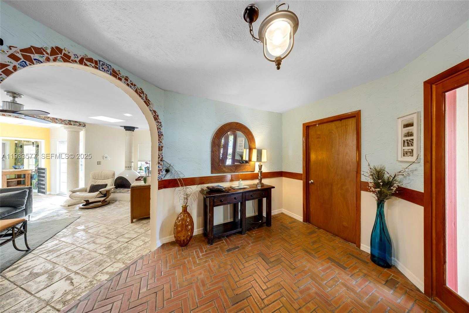 Small Image of 1840 TIGERTAIL AVE, Miami Number 6