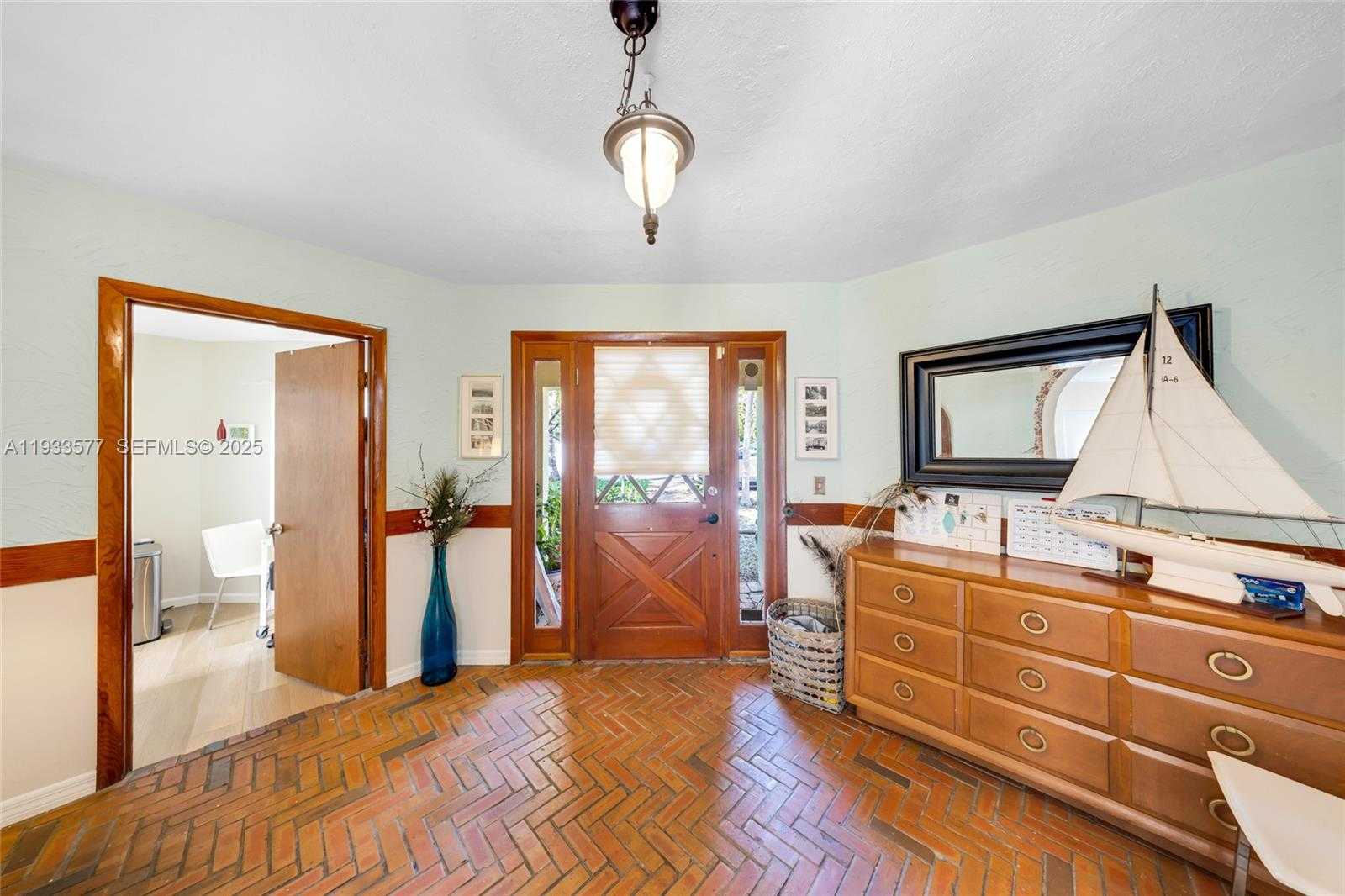 Small Image of 1840 TIGERTAIL AVE, Miami Number 7