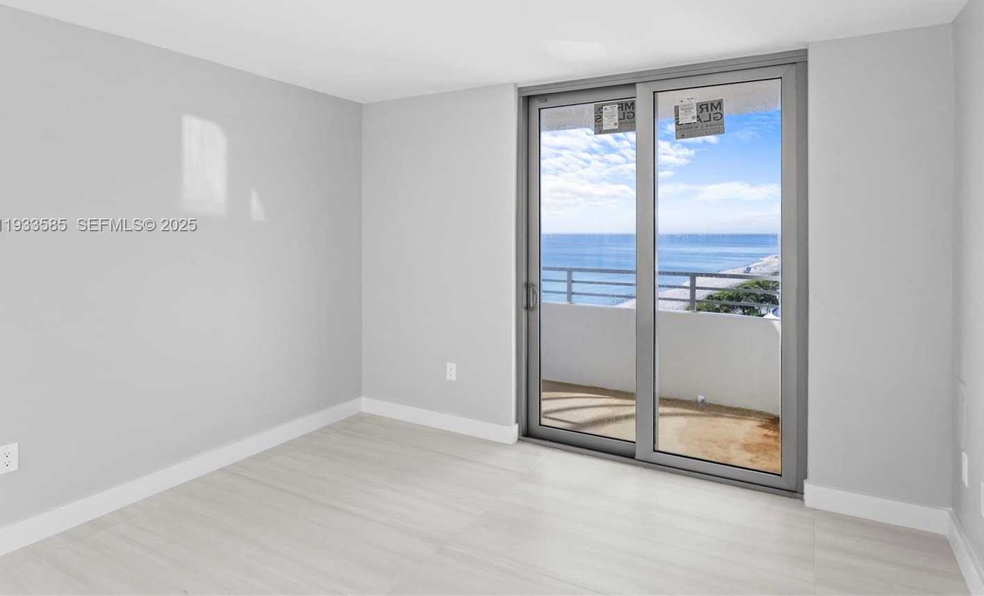 Small Image of 5555 COLLINS AVE #14N, Miami Beach Number 6