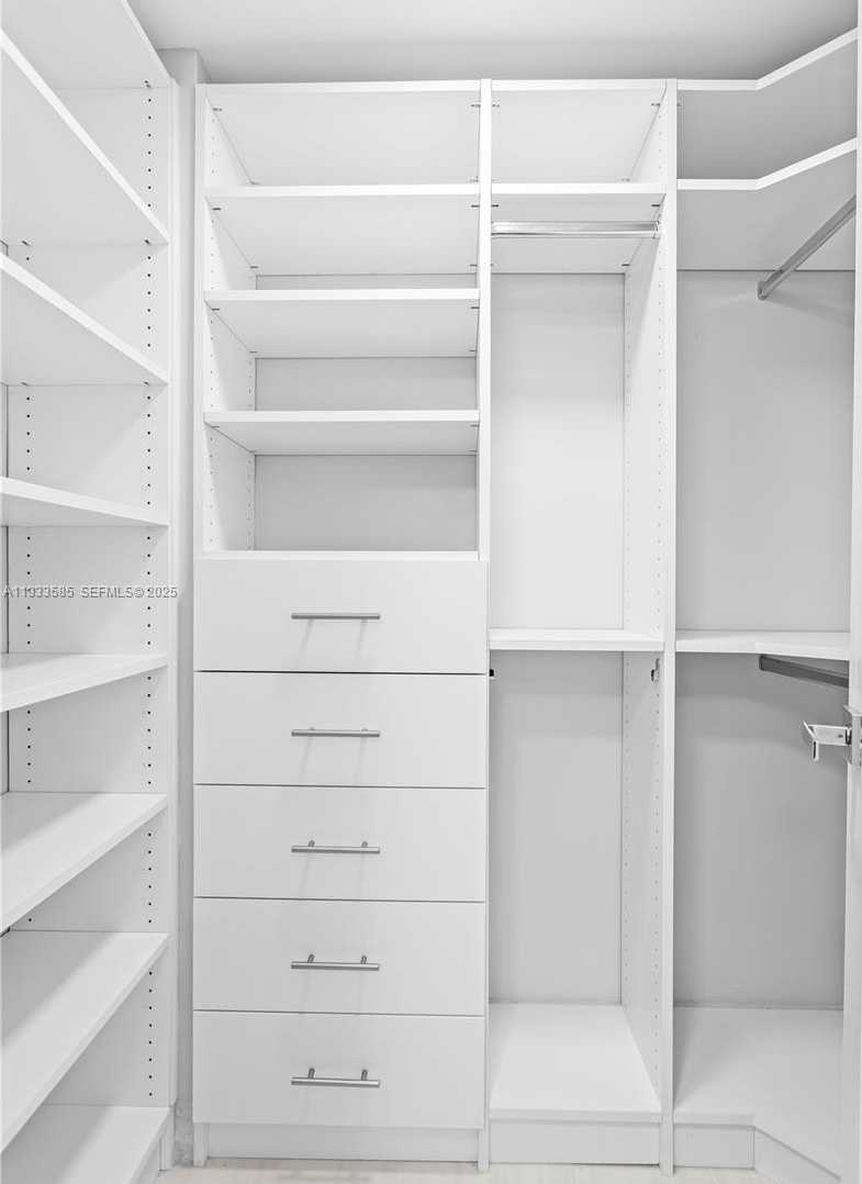 Small Image of 5555 COLLINS AVE #14N, Miami Beach Number 9