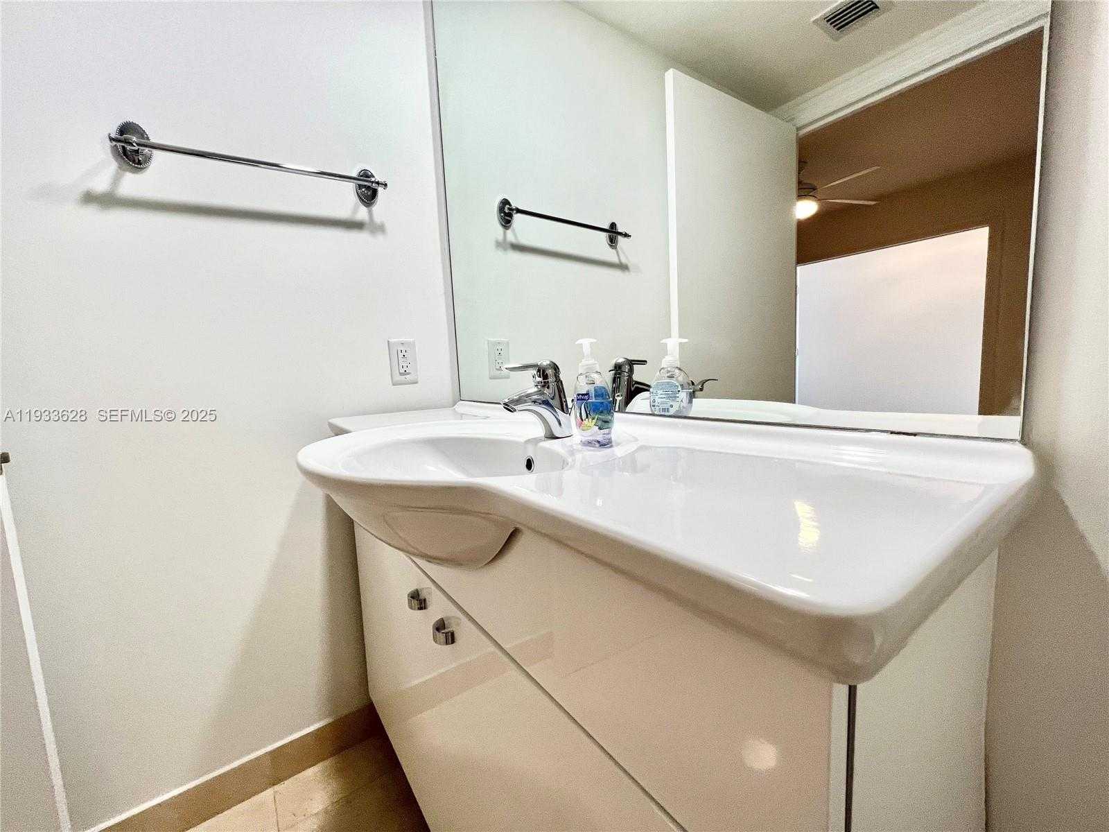 Small Image of 1850 SOUTH OCEAN DR #2204, Hallandale Beach Number 17