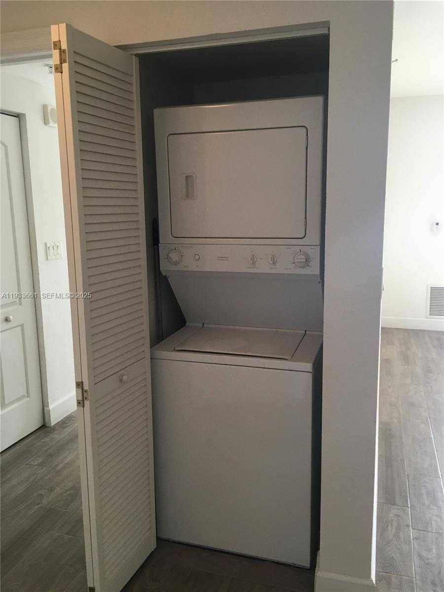 Small Image of 1830 RADIUS DR #618, Hollywood Number 13