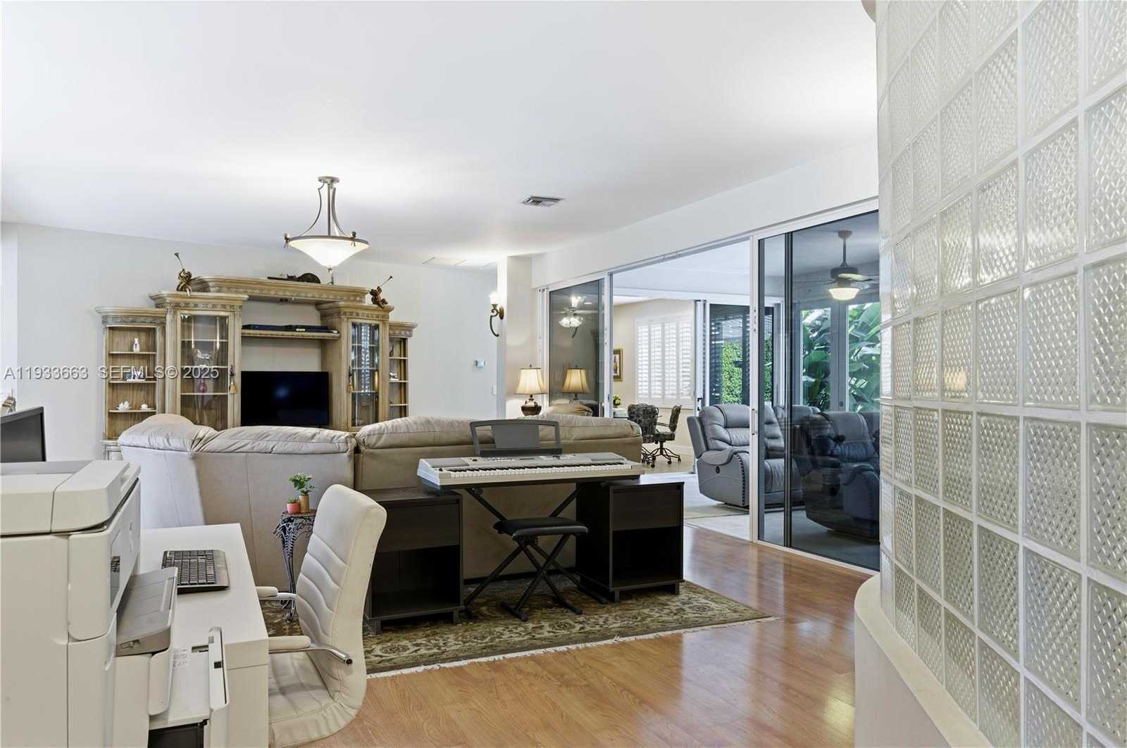 Small Image of 2607 HOLY CROSS LN, Lake Worth Number 11