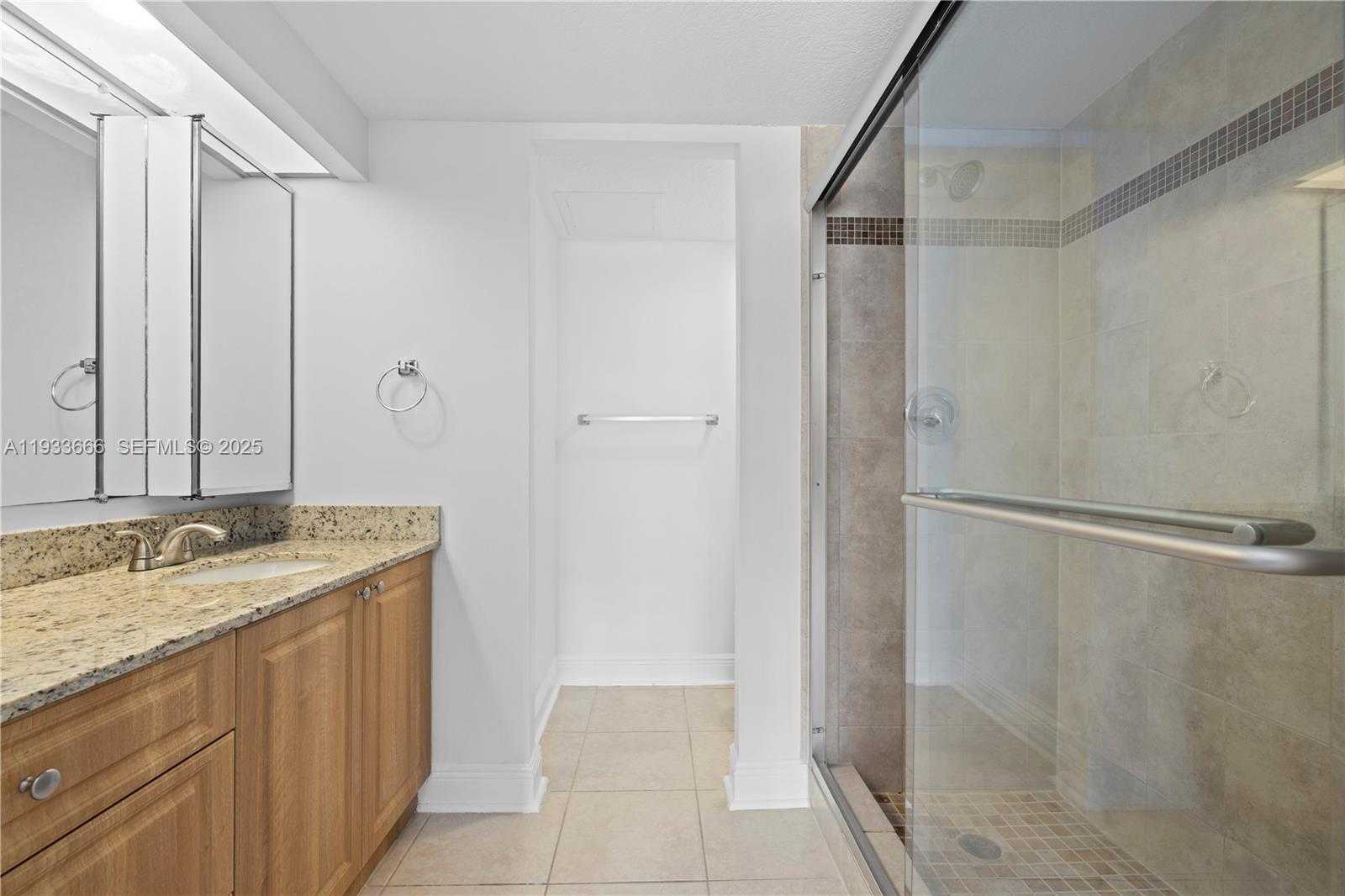 Small Image of 15518 BRAEMAR CT, Miami Lakes Number 13