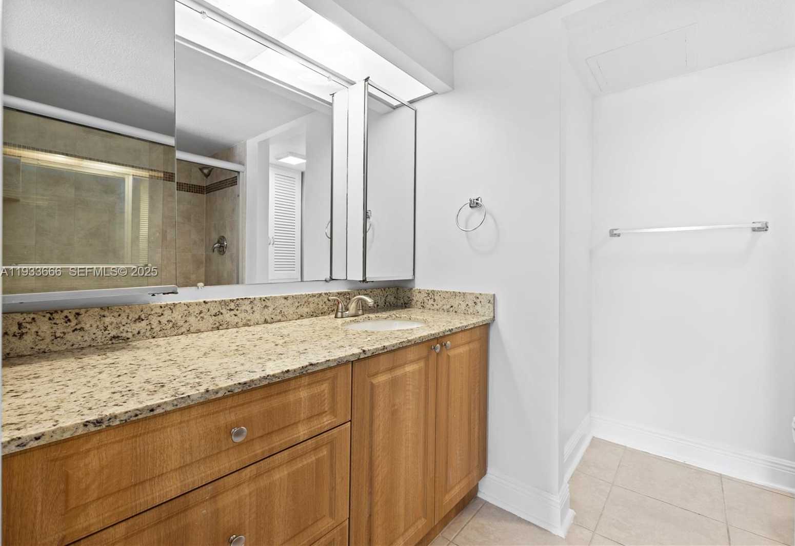 Small Image of 15518 BRAEMAR CT, Miami Lakes Number 14