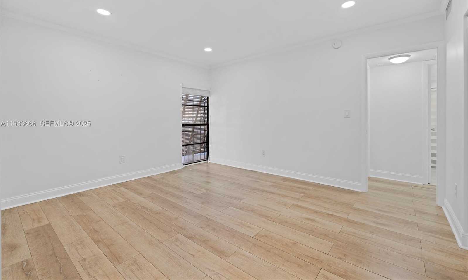 Small Image of 15518 BRAEMAR CT, Miami Lakes Number 17