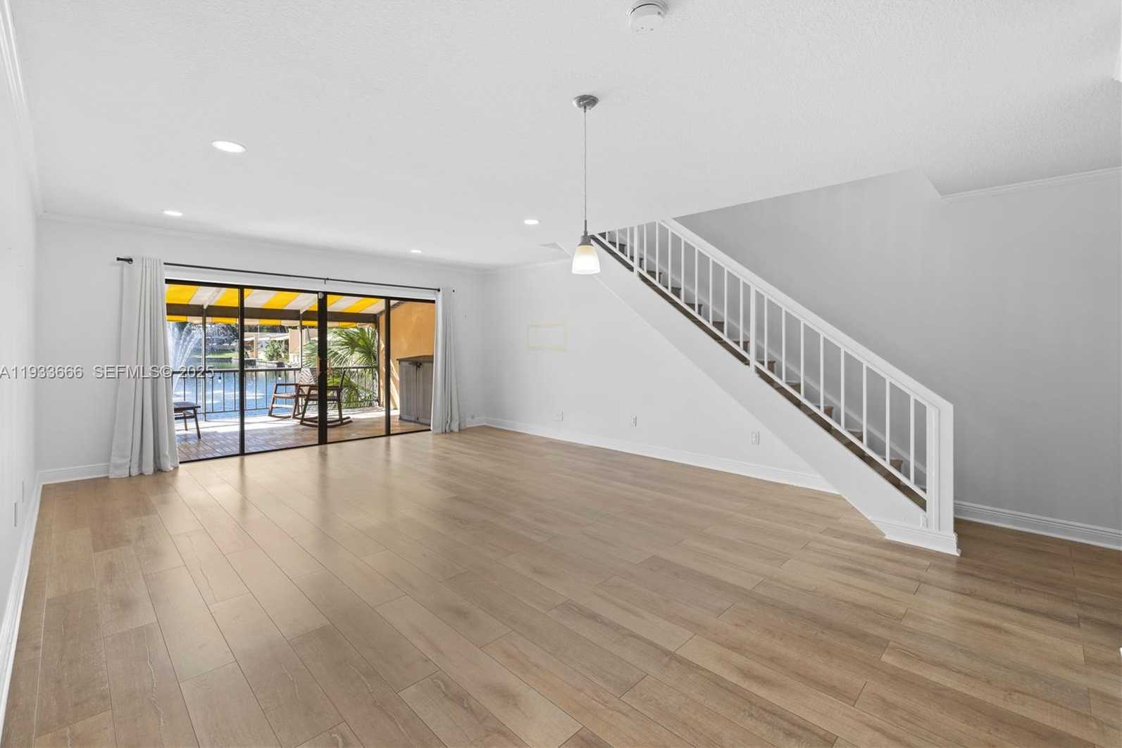 Small Image of 15518 BRAEMAR CT, Miami Lakes Number 2