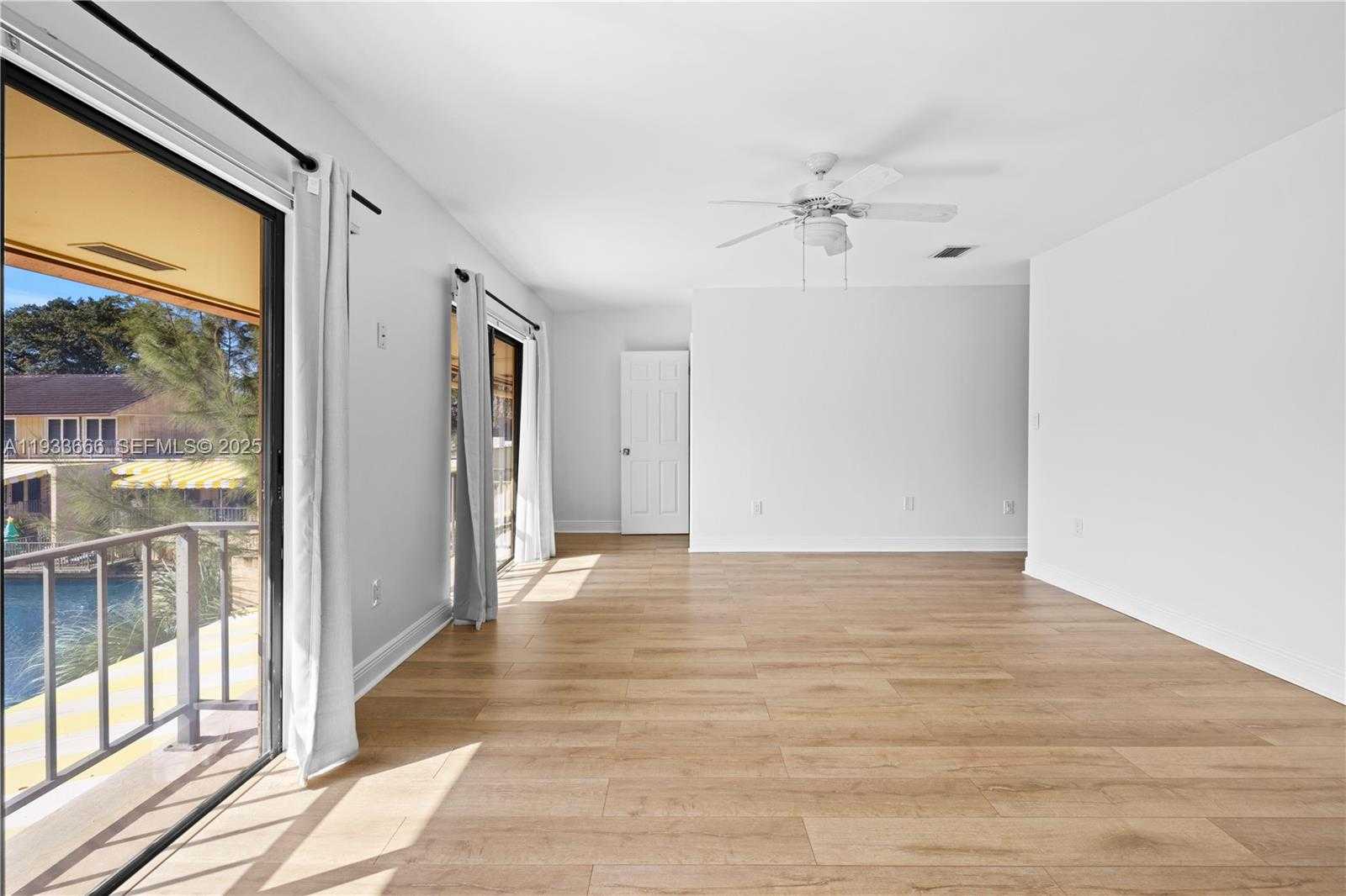 Small Image of 15518 BRAEMAR CT, Miami Lakes Number 25