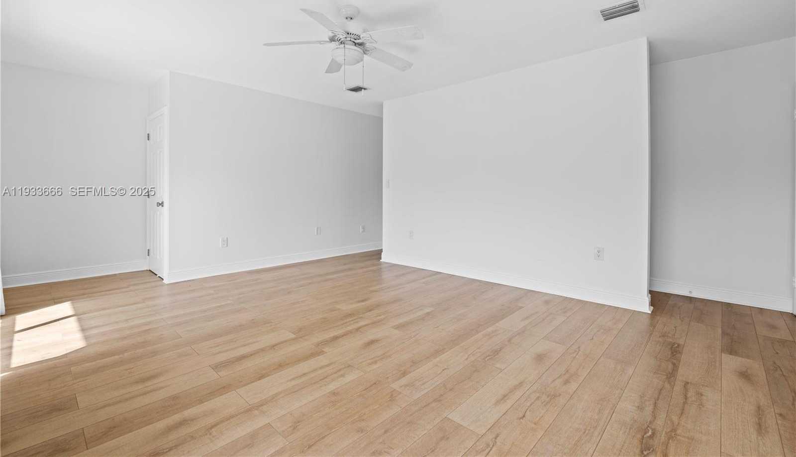 Small Image of 15518 BRAEMAR CT, Miami Lakes Number 26