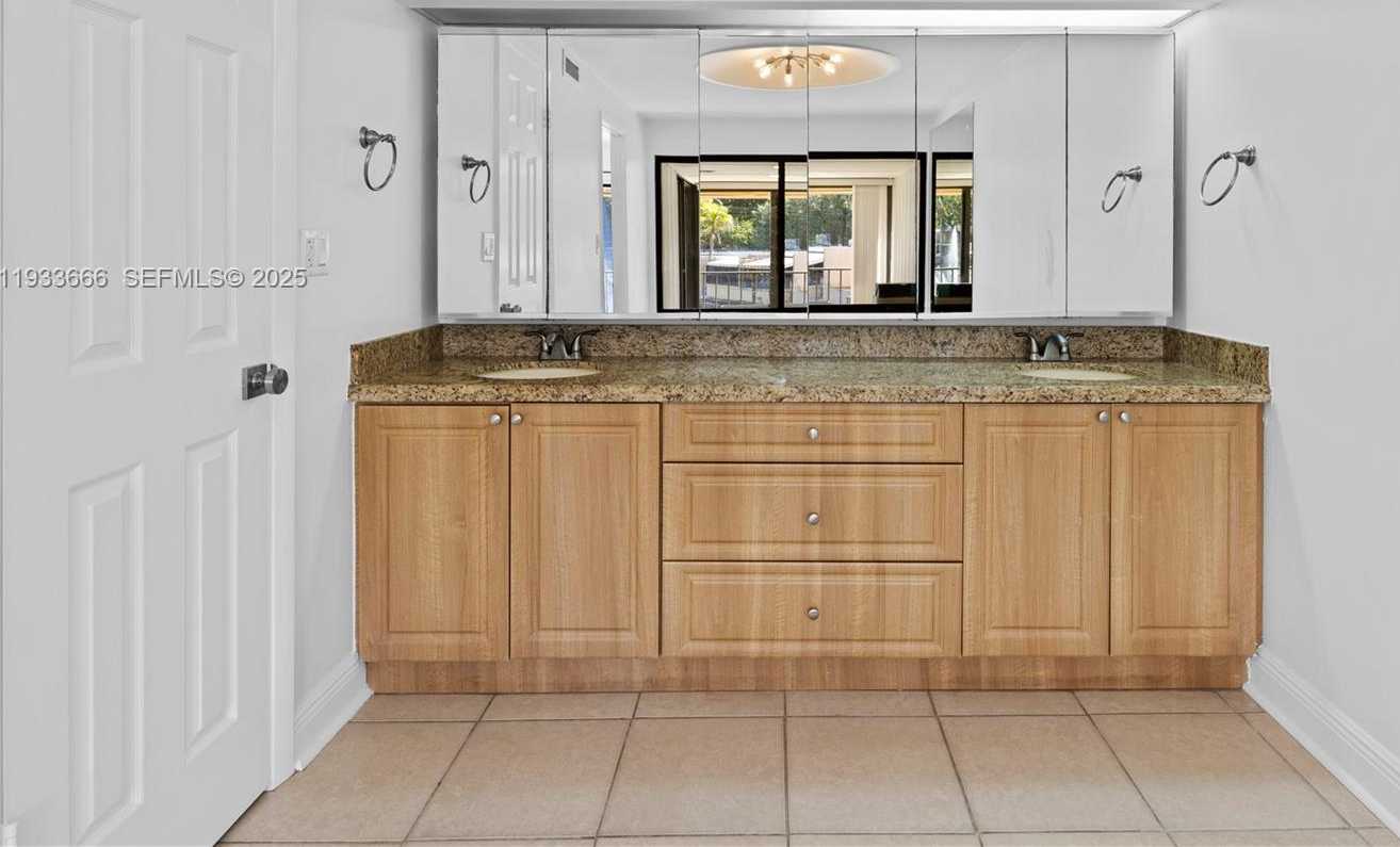 Small Image of 15518 BRAEMAR CT, Miami Lakes Number 28