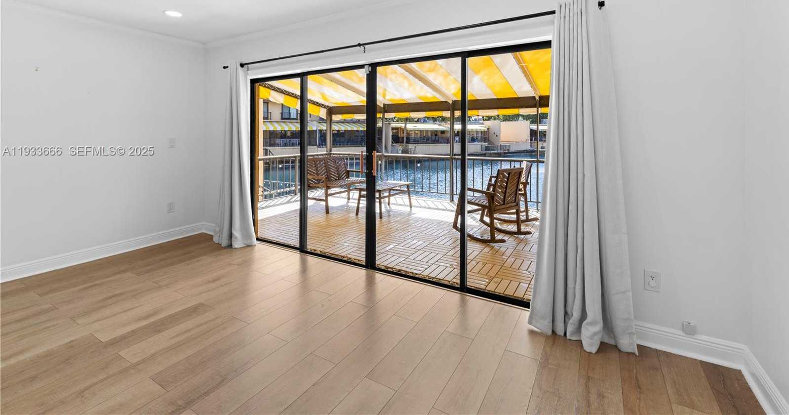 Small Image of 15518 BRAEMAR CT, Miami Lakes Number 3