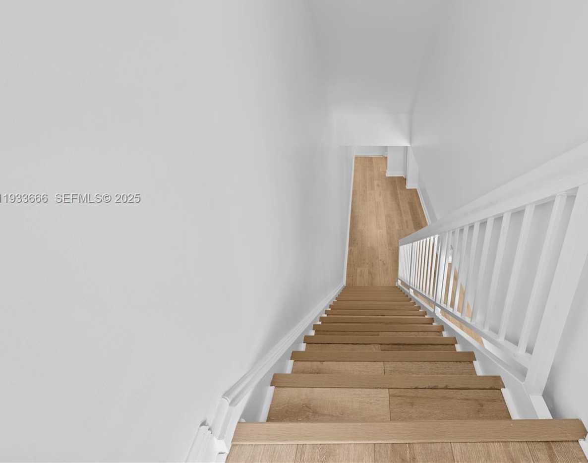 Small Image of 15518 BRAEMAR CT, Miami Lakes Number 31