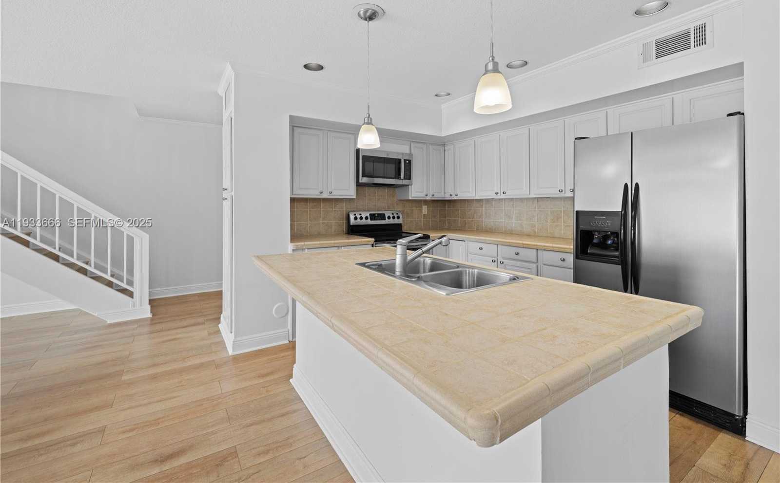 Small Image of 15518 BRAEMAR CT, Miami Lakes Number 5