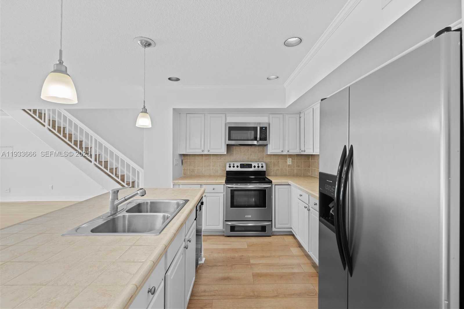 Small Image of 15518 BRAEMAR CT, Miami Lakes Number 6