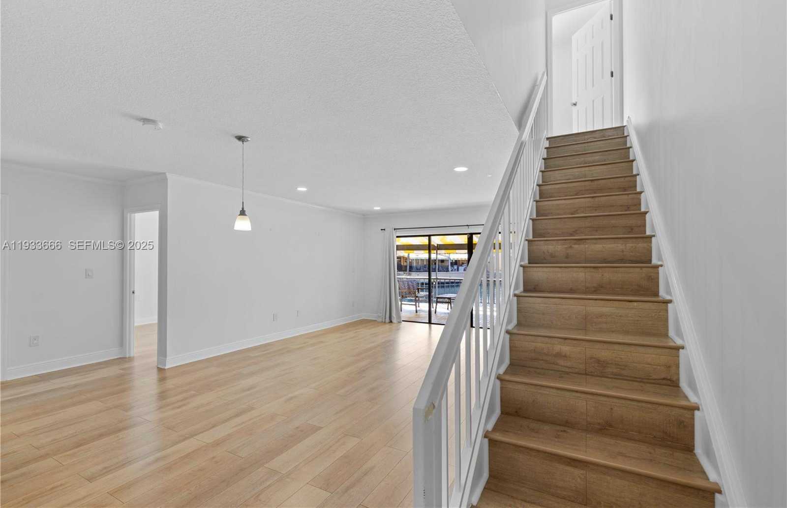 Small Image of 15518 BRAEMAR CT, Miami Lakes Number 7