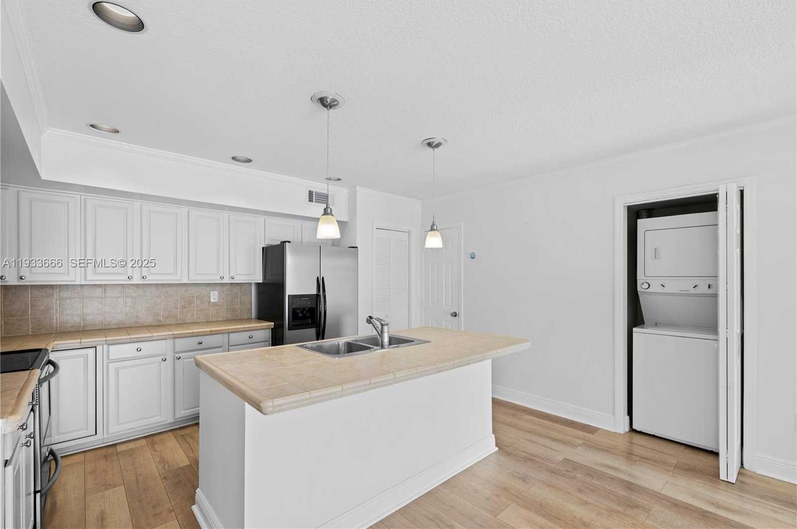 Small Image of 15518 BRAEMAR CT, Miami Lakes Number 9