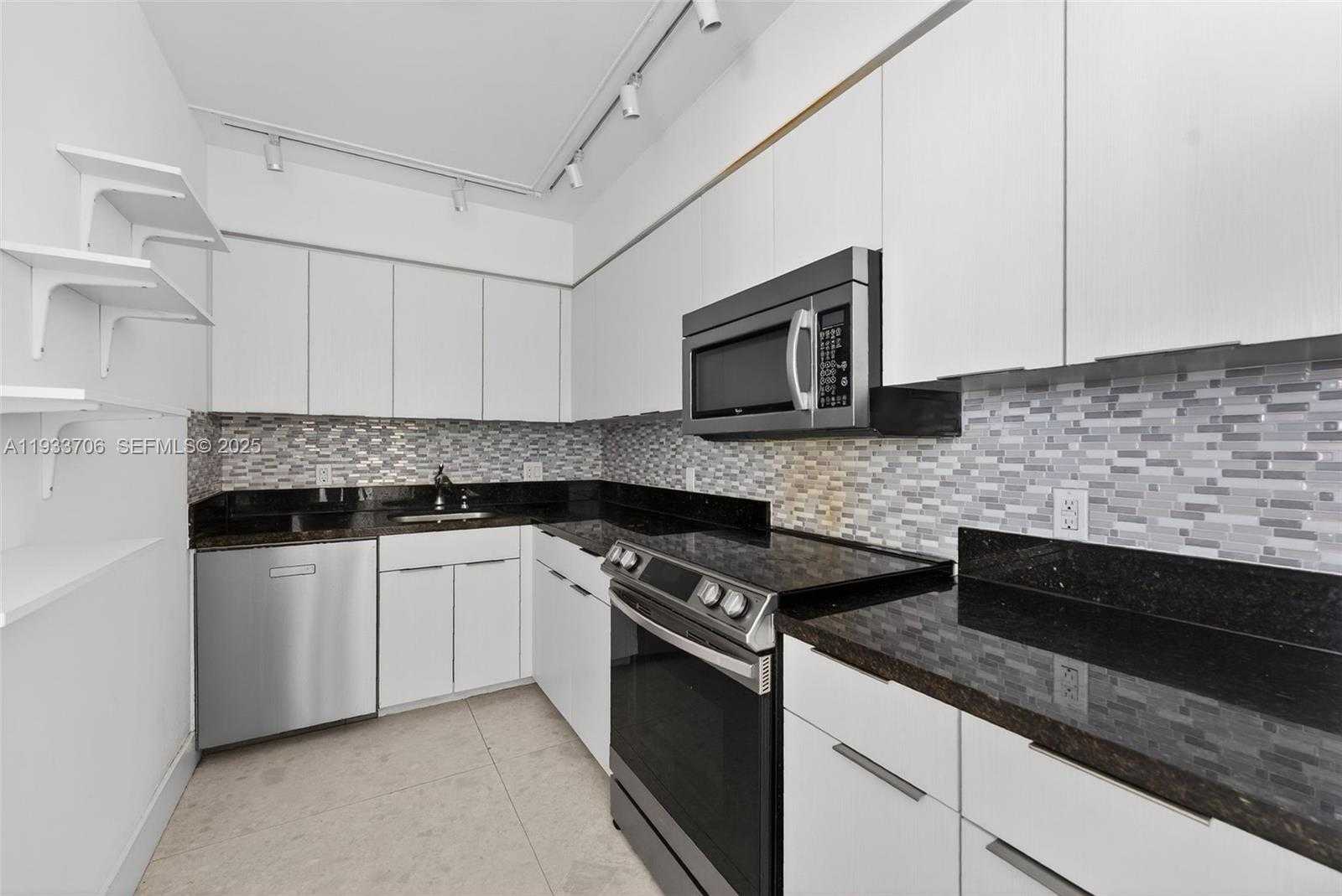 Small Image of 800 CLAUGHTON ISLAND DR #1504, Miami Number 10