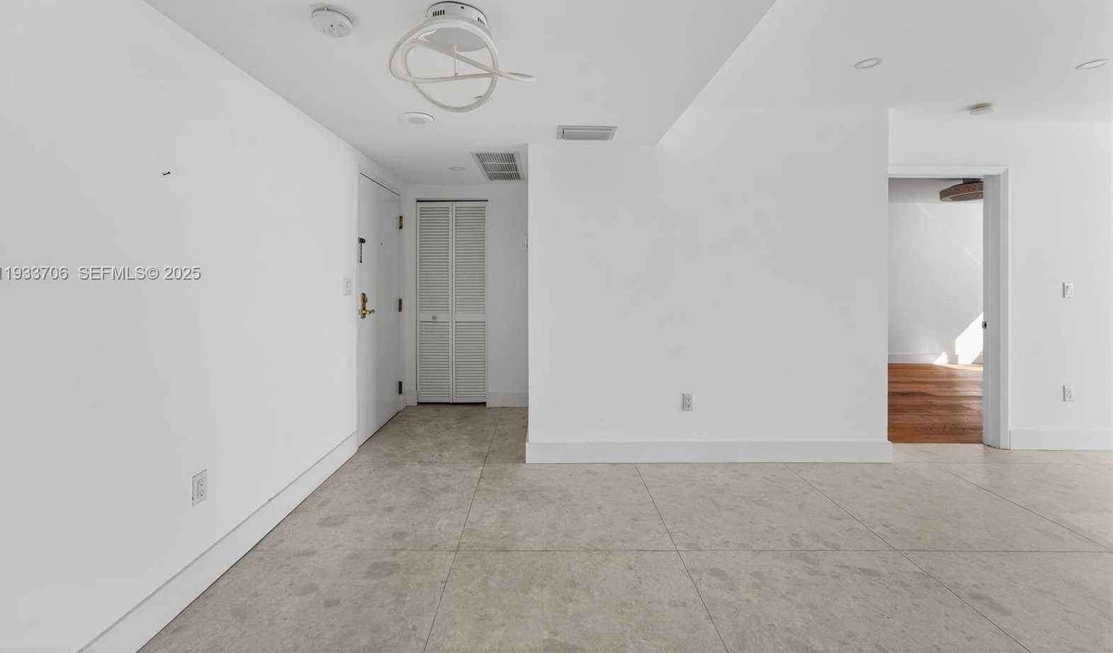 Small Image of 800 CLAUGHTON ISLAND DR #1504, Miami Number 11