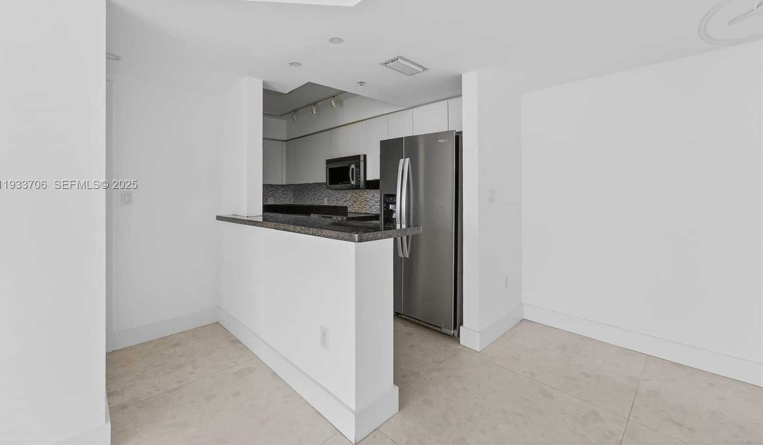 Small Image of 800 CLAUGHTON ISLAND DR #1504, Miami Number 12