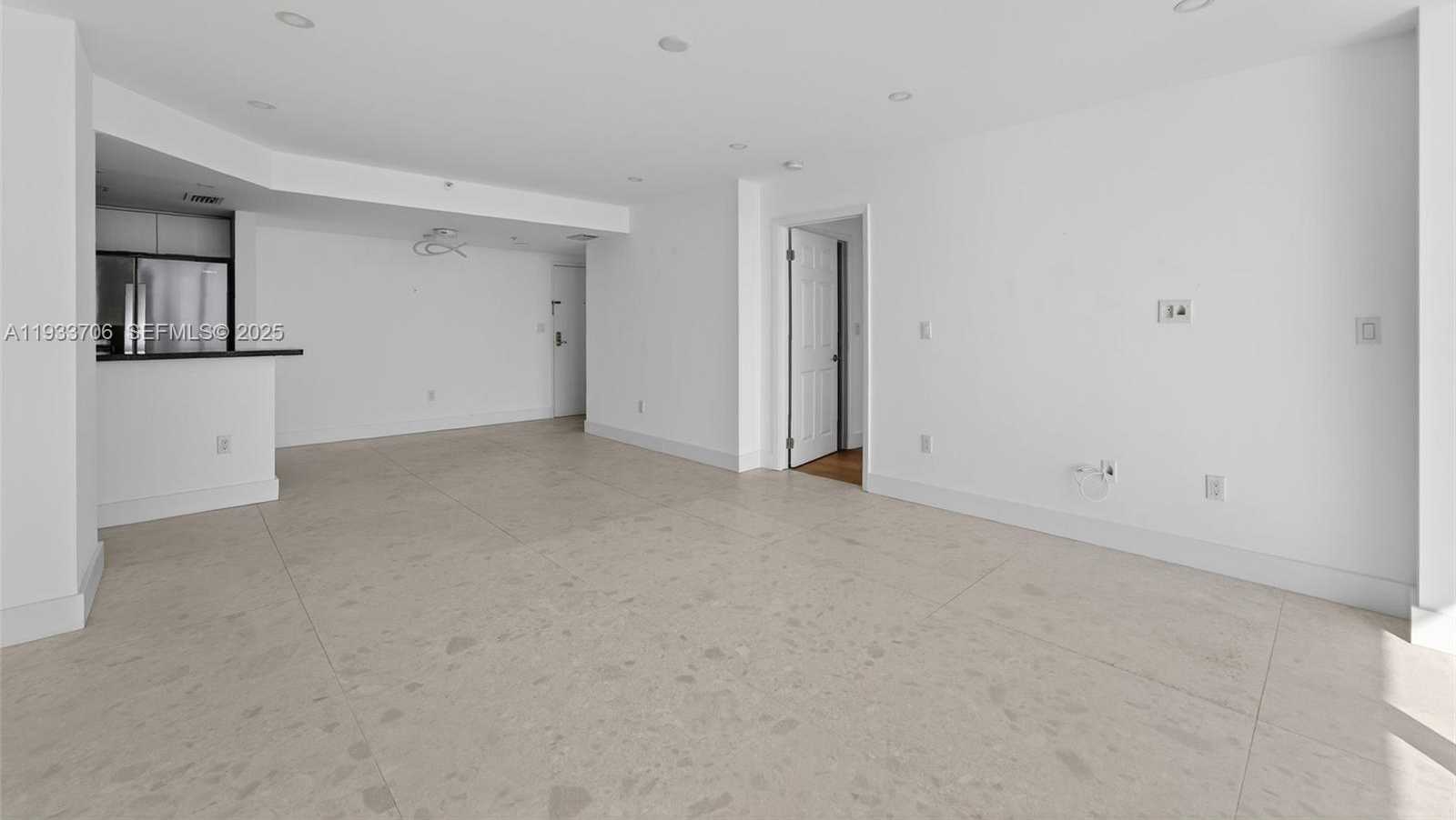 Small Image of 800 CLAUGHTON ISLAND DR #1504, Miami Number 14