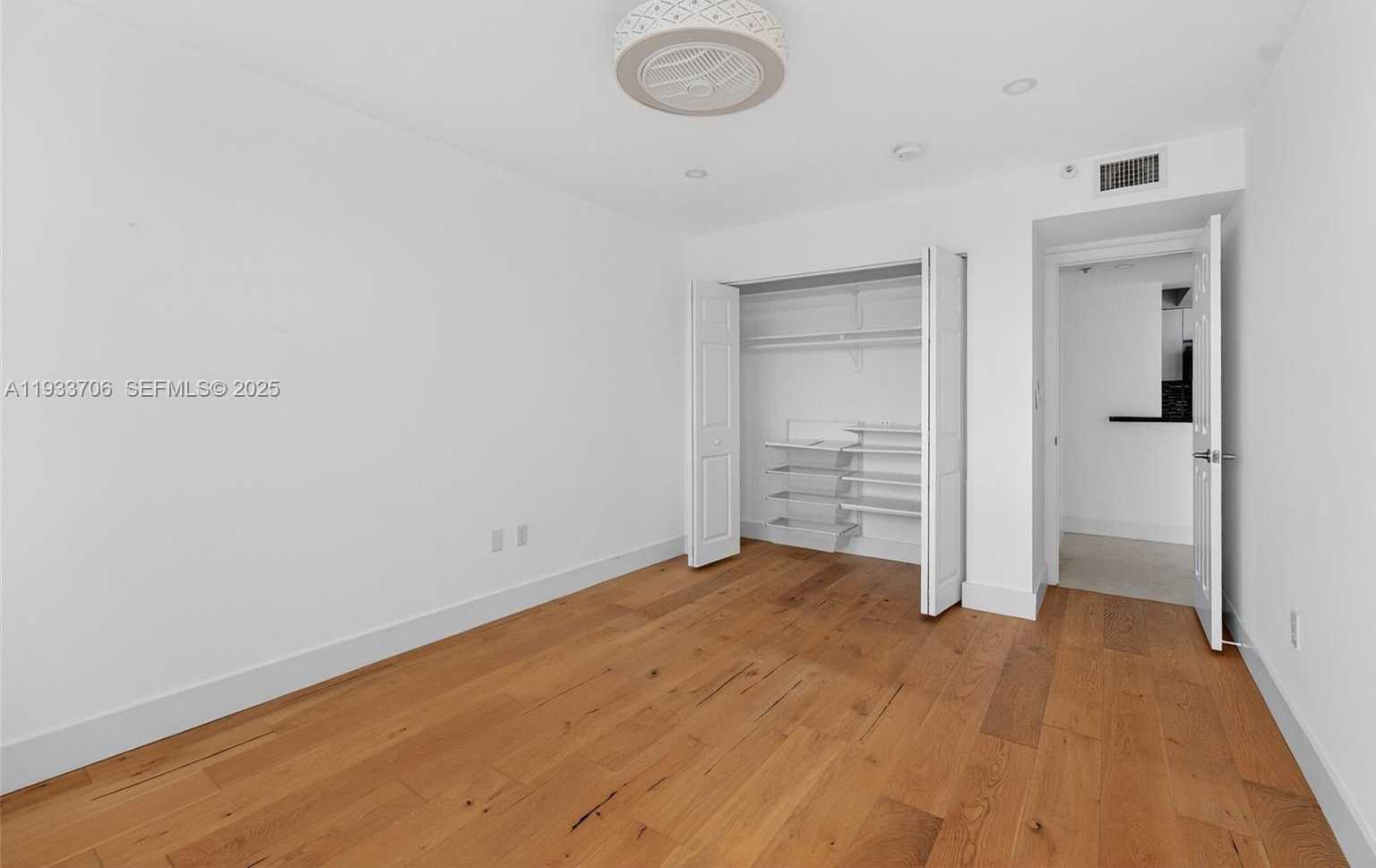 Small Image of 800 CLAUGHTON ISLAND DR #1504, Miami Number 18