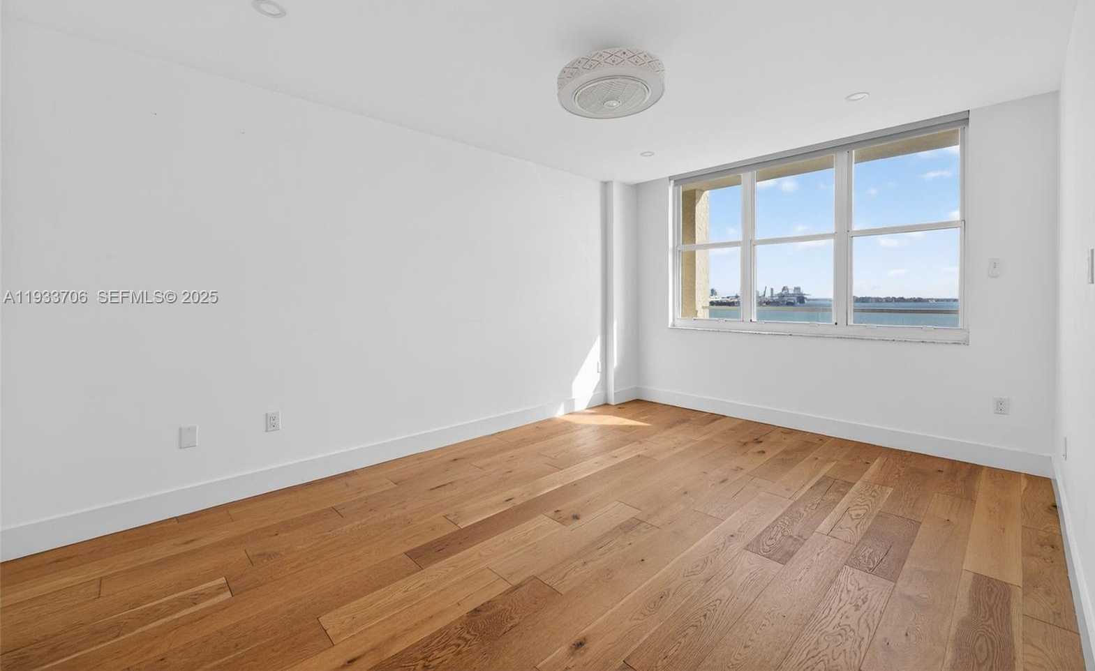 Small Image of 800 CLAUGHTON ISLAND DR #1504, Miami Number 20