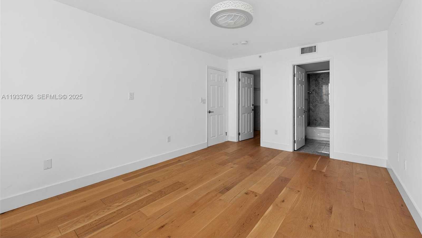 Small Image of 800 CLAUGHTON ISLAND DR #1504, Miami Number 21