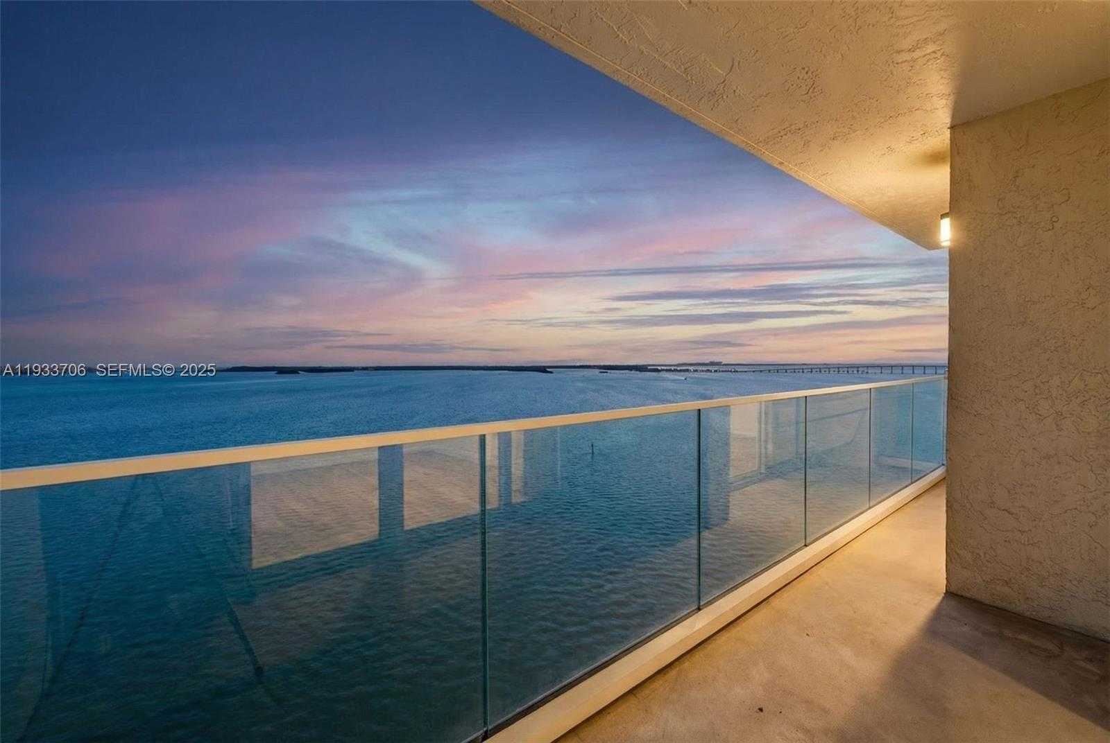 Small Image of 800 CLAUGHTON ISLAND DR #1504, Miami Number 24