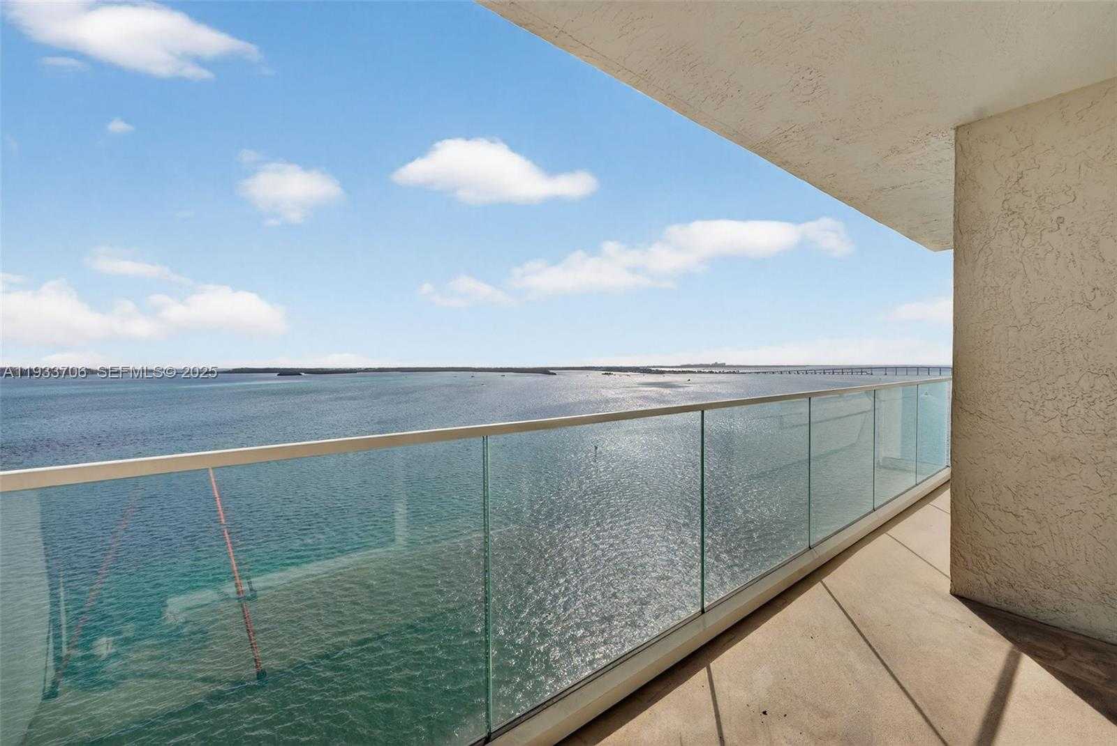 Small Image of 800 CLAUGHTON ISLAND DR #1504, Miami Number 25