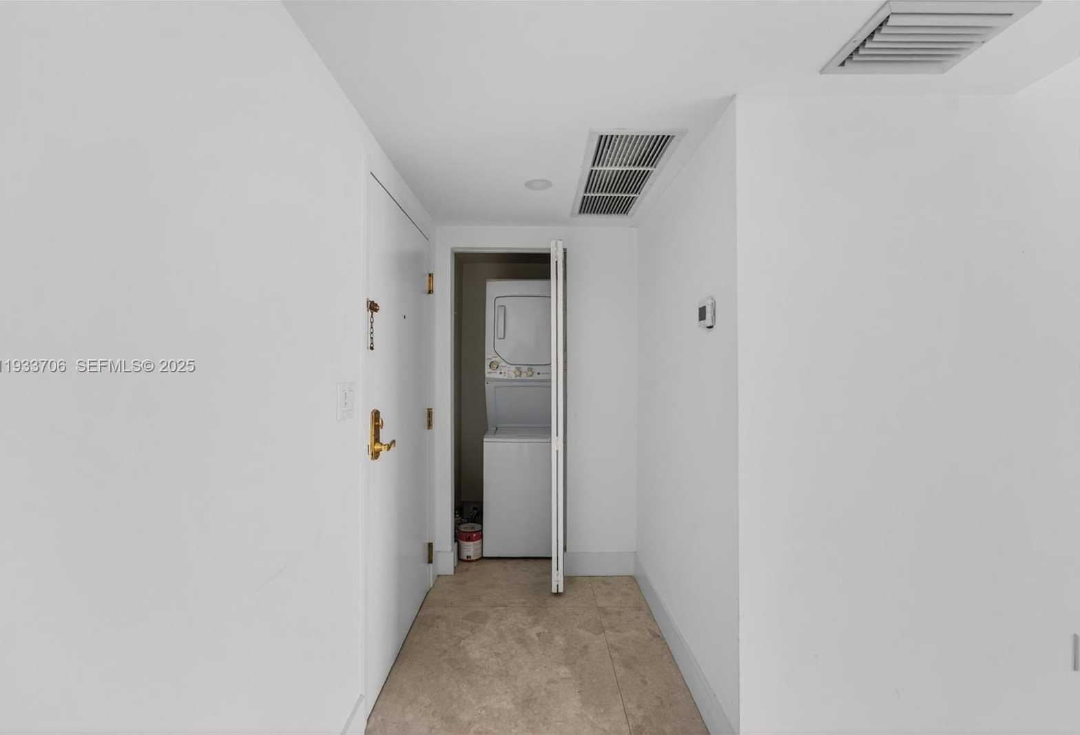 Small Image of 800 CLAUGHTON ISLAND DR #1504, Miami Number 27